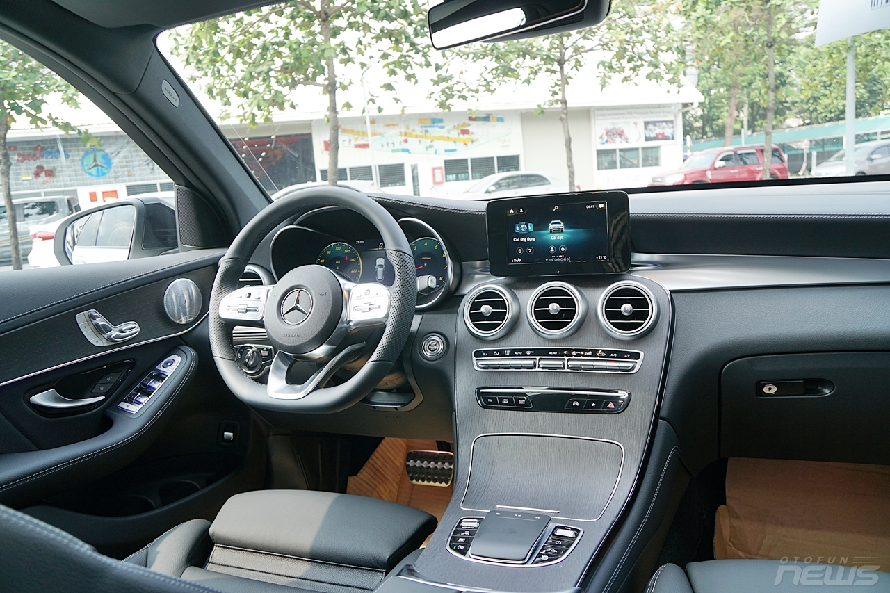 Ảnh thực tế Mercedes-Benz GLC 300 2020 đầu tiên tại Việt Nam anh thuc te mercedes benz glc 300 2020 dau tien tai viet nam