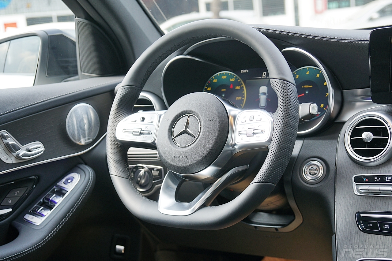 Ảnh thực tế Mercedes-Benz GLC 300 2020 đầu tiên tại Việt Nam anh thuc te mercedes benz glc 300 2020 dau tien tai viet nam