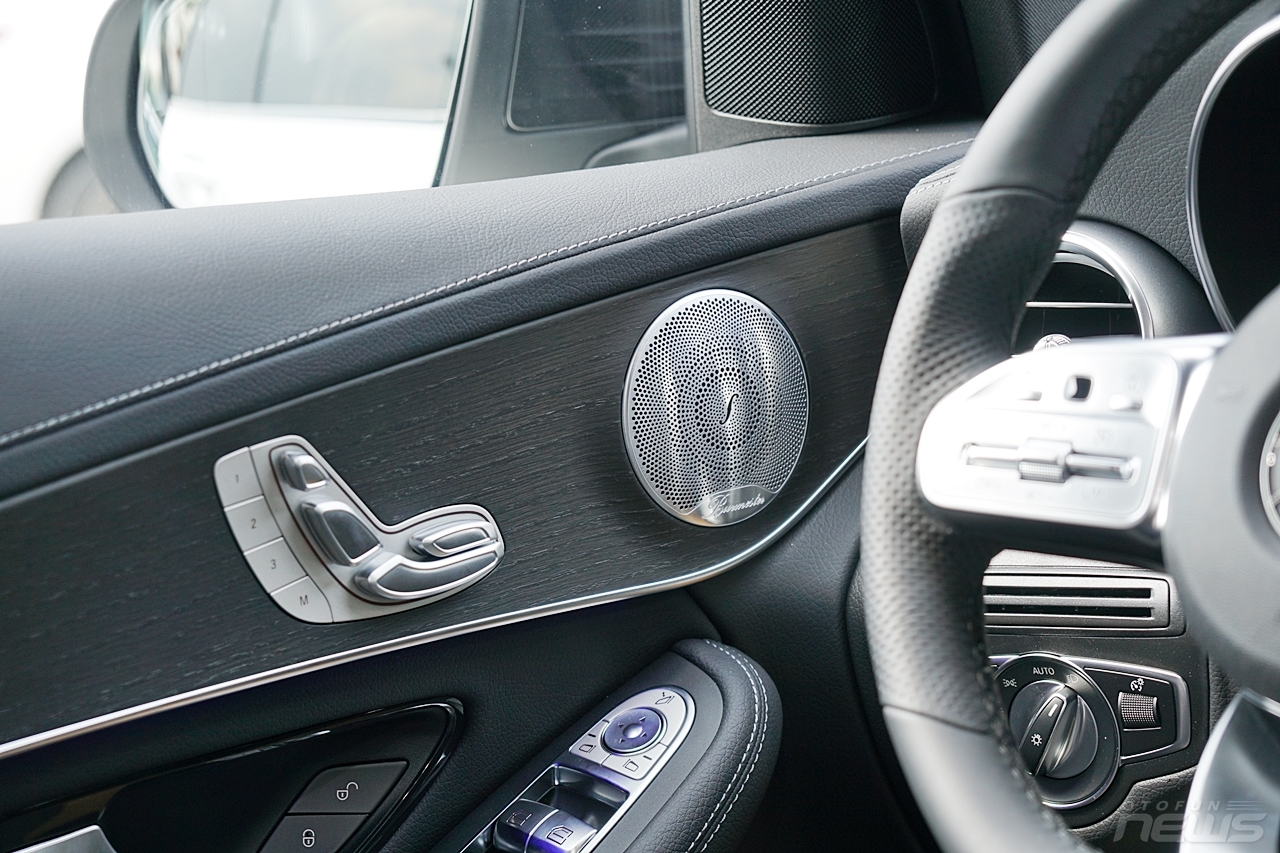 Ảnh thực tế Mercedes-Benz GLC 300 2020 đầu tiên tại Việt Nam anh thuc te mercedes benz glc 300 2020 dau tien tai viet nam