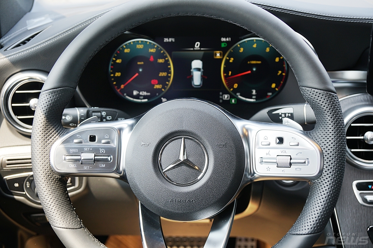 Ảnh thực tế Mercedes-Benz GLC 300 2020 đầu tiên tại Việt Nam anh thuc te mercedes benz glc 300 2020 dau tien tai viet nam