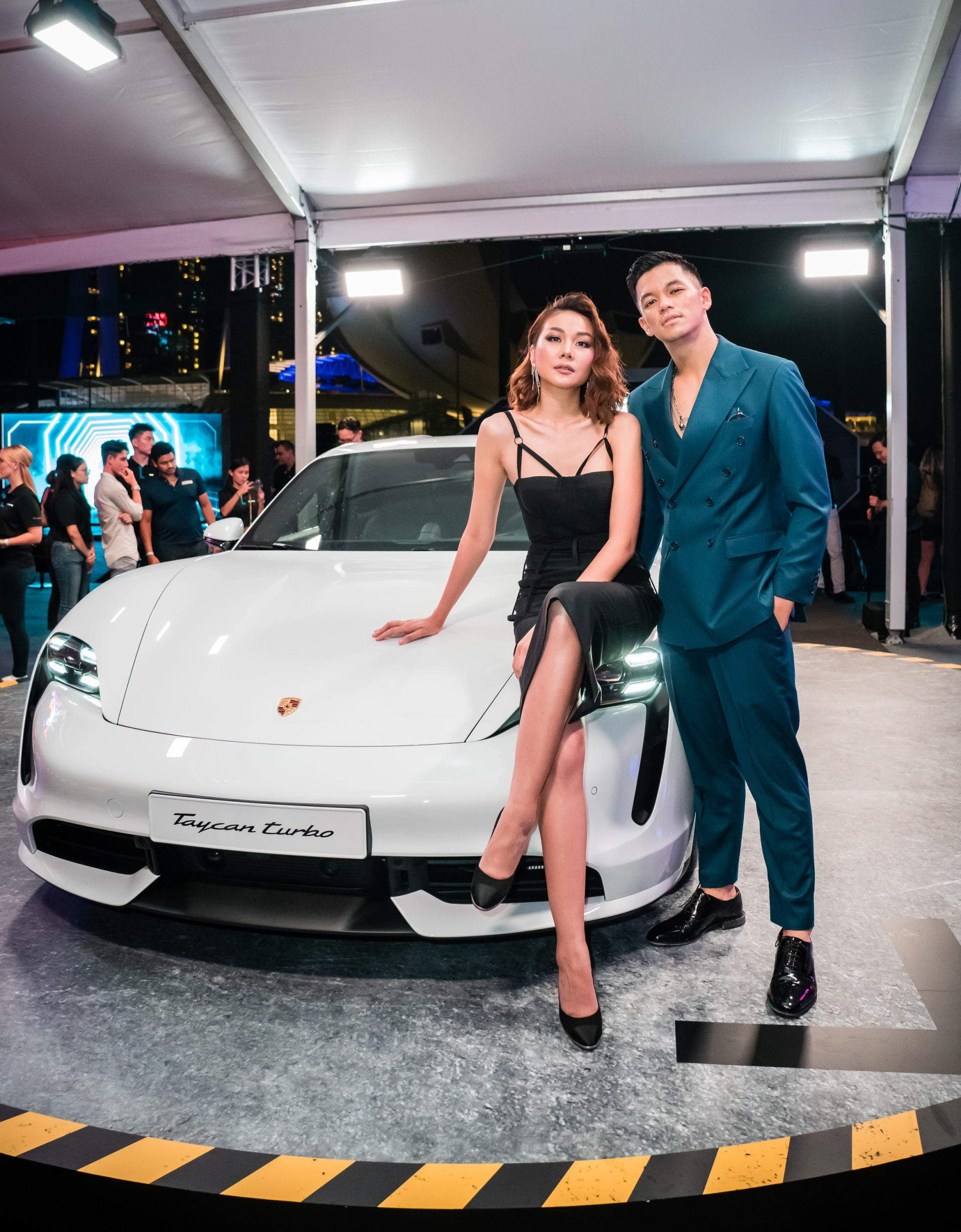 Thanh Hằng, Trọng Hiếu ấn tượng với Porsche Taycan hoàn toàn mới thanh hang trong hieu an tuong voi porsche taycan hoan toan moi