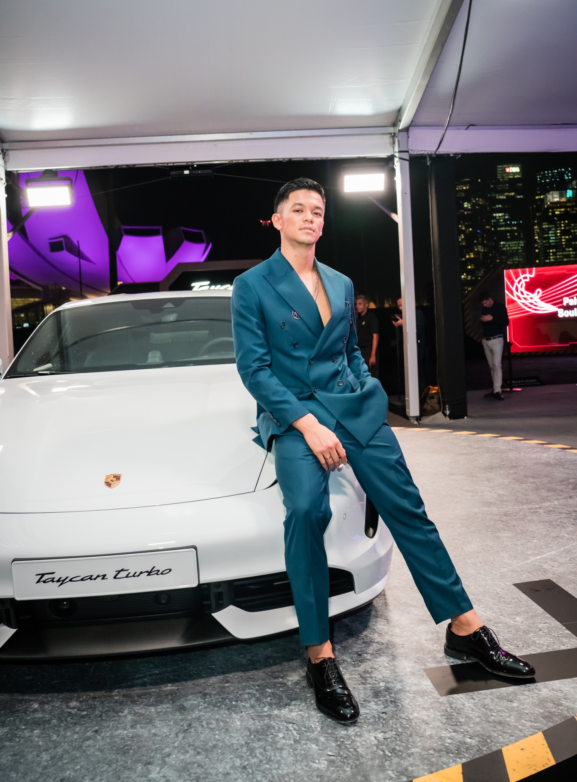 Thanh Hằng, Trọng Hiếu ấn tượng với Porsche Taycan hoàn toàn mới thanh hang trong hieu an tuong voi porsche taycan hoan toan moi