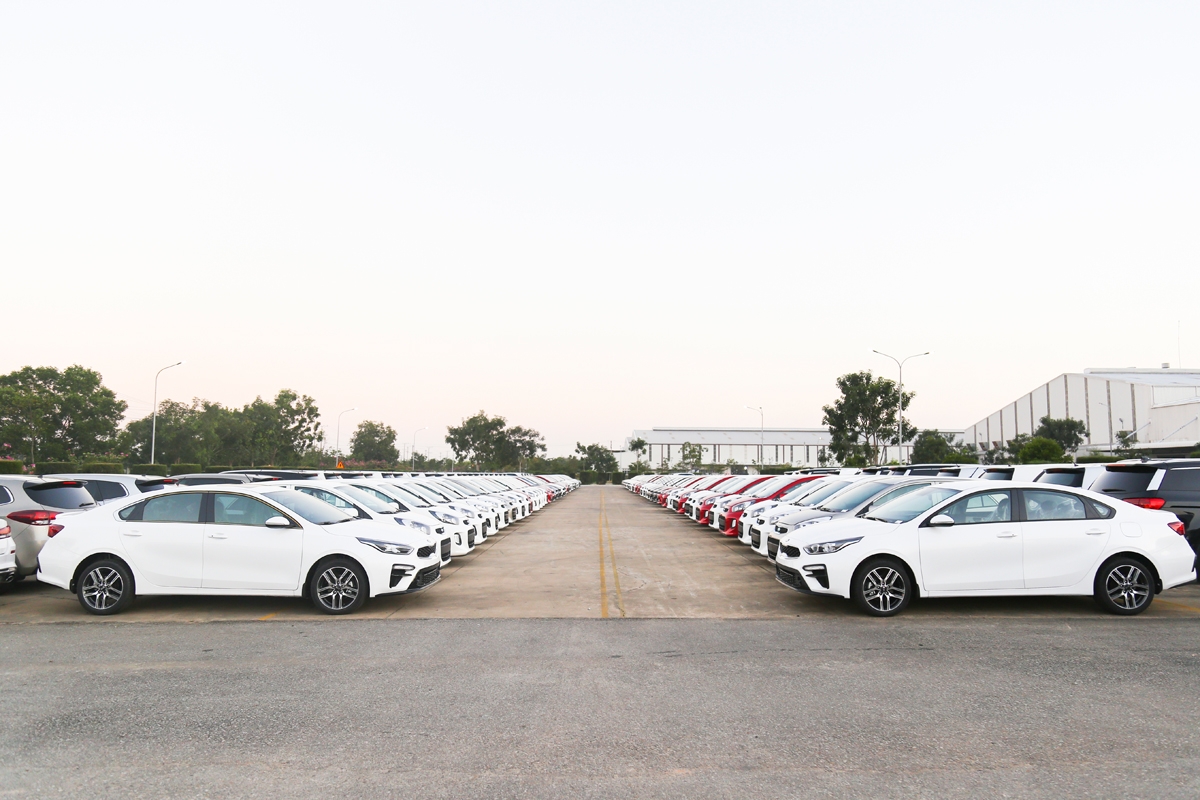 thaco xuat khau 120 xe kia cerato sang myanmar