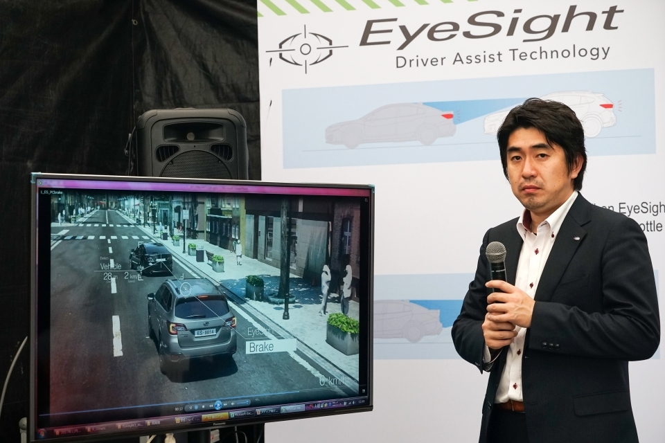 kham pha mat than eyesight tren xe subaru