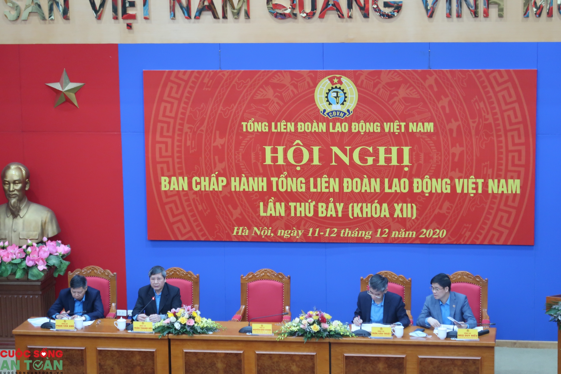 Bầu bổ sung 3 đồng chí vào Đoàn Chủ tịch Tổng LĐLĐ Việt Nam