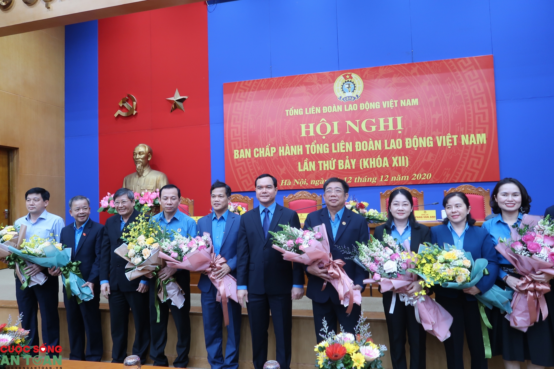 Bầu bổ sung 3 đồng chí vào Đoàn Chủ tịch Tổng LĐLĐ Việt Nam