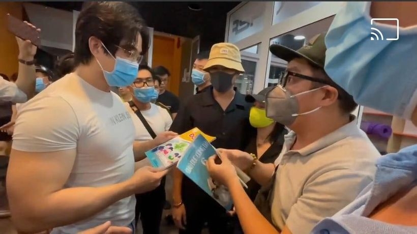 Gymer 'văng tục' được tặng sách Đạo đức lớp 1 Gymer 'văng tục' được tặng sách Đạo đức lớp 1