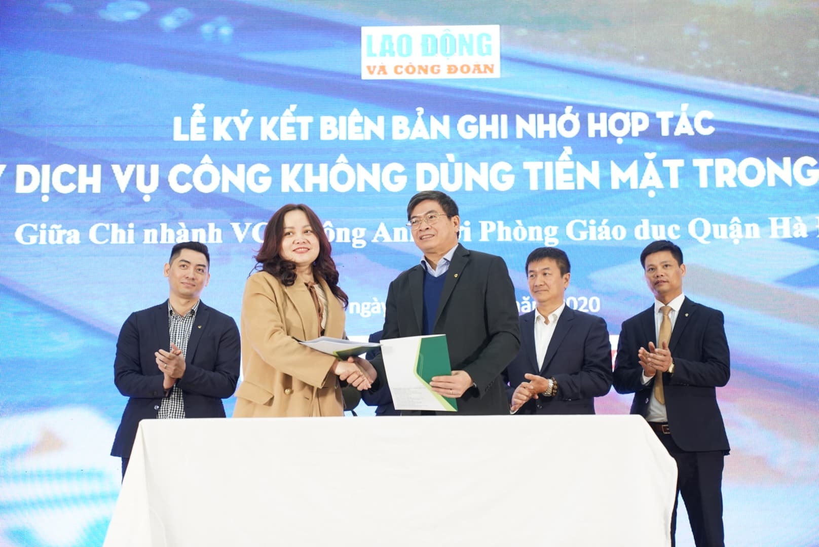 Thúc đẩy dịch vụ công không tiền mặt trong ngành Giáo dục