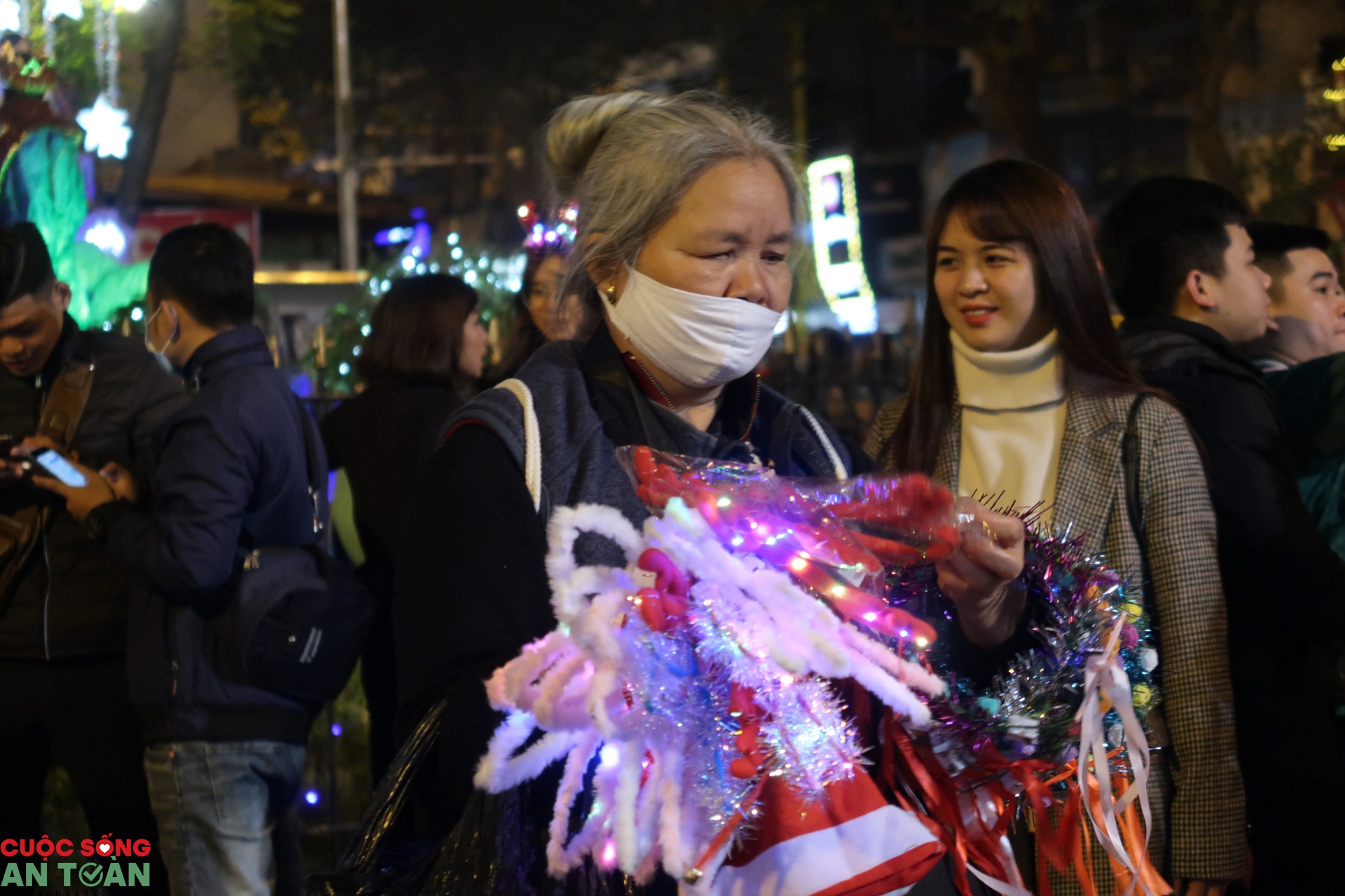 Giáng sinh mùa Covid: Không khí nhộn nhịp khắp đường phố Giáng sinh mùa Covid: Không khí nhộn nhịp khắp đường phố