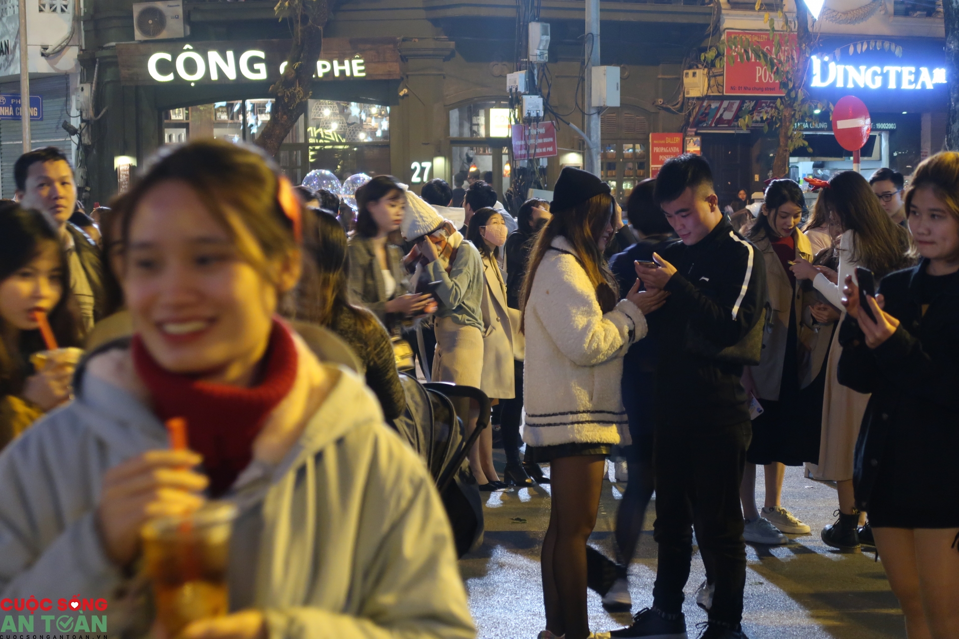 Giáng sinh mùa Covid: Không khí nhộn nhịp khắp đường phố Giáng sinh mùa Covid: Không khí nhộn nhịp khắp đường phố