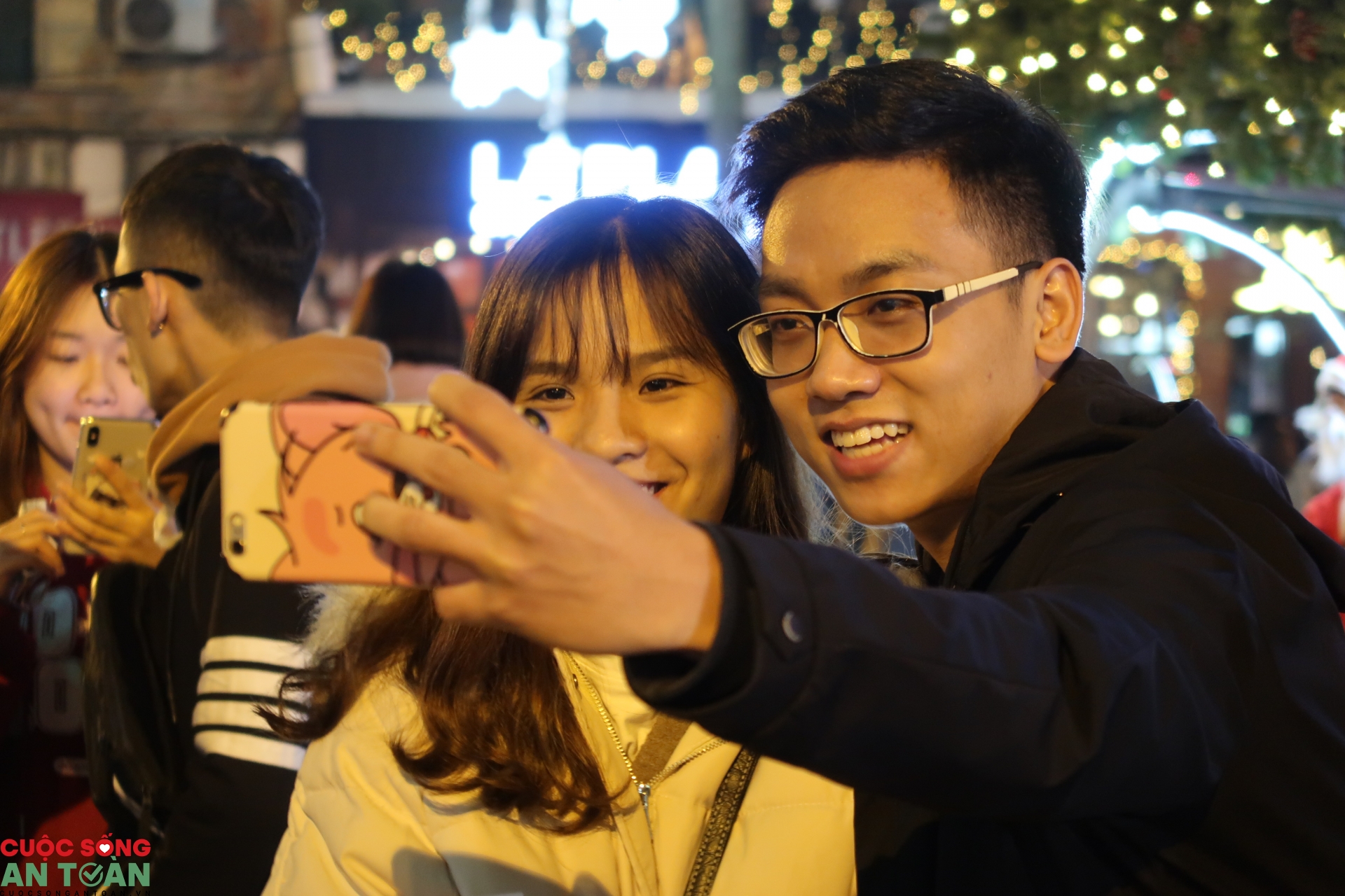 Giáng sinh mùa Covid: Không khí nhộn nhịp khắp đường phố Giáng sinh mùa Covid: Không khí nhộn nhịp khắp đường phố