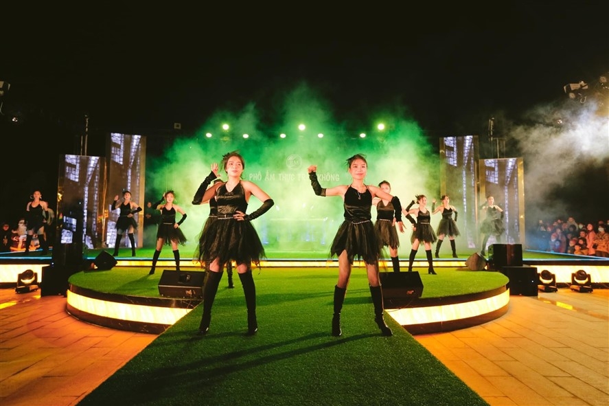 Du lịch Hạ Long hấp dẫn về đêm với khu phố ẩm thực mới rộng 5,4ha Du lịch Hạ Long hấp dẫn về đêm với khu phố ẩm thực mới rộng 5,4ha