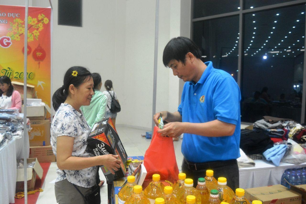 “Gian hàng 0 đồng”: Nét chấm phá mới cho "Phiên chợ nghĩa tình" tại Đà Nẵng gian hang 0 dong net cham pha moi cho phien cho nghia tinh tai da nang