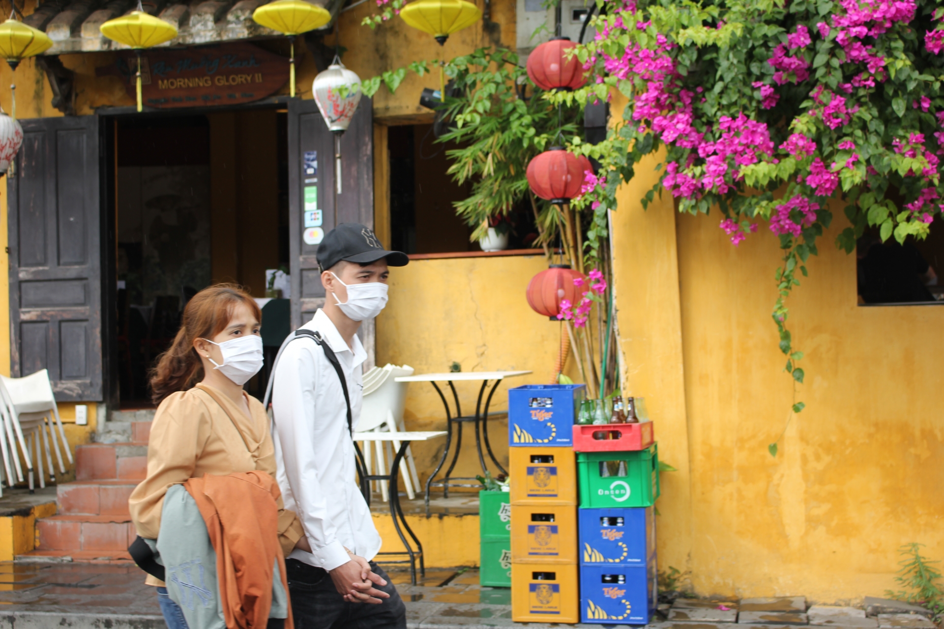 bit kin khi tham quan hoi an du khach lo so dich benh corona nhung van muon du xuan