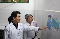 quang nam cach ly du hoc sinh co bieu hien sot tro ve tu vu han