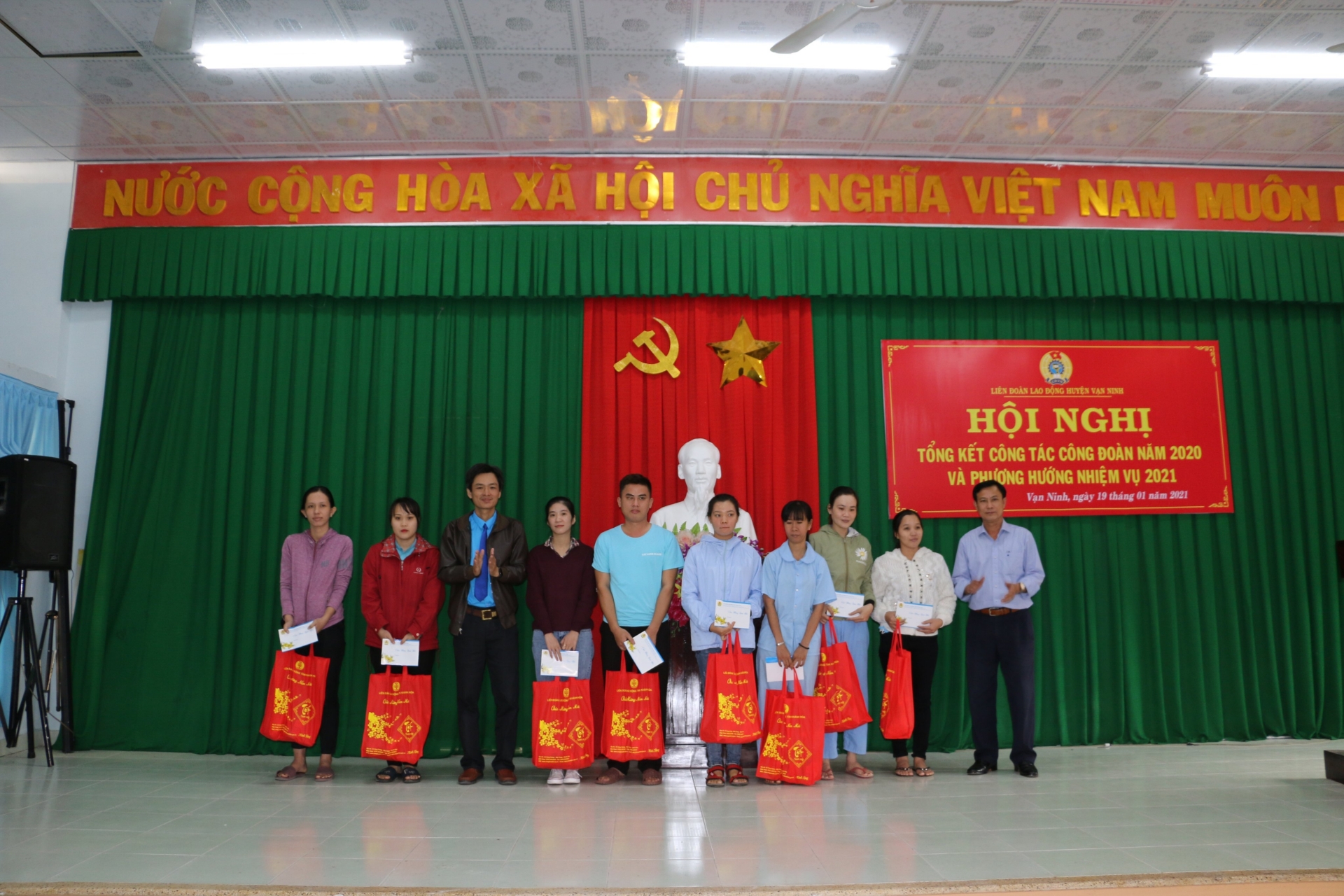 Vạn Ninh: Hoàn thành 1 công trình sản phẩm cấp huyện và 32 công trình cấp cơ sở Vạn Ninh: Hoàn thành 1 công trình sản phẩm cấp huyện và 32 công trình cấp cơ sở