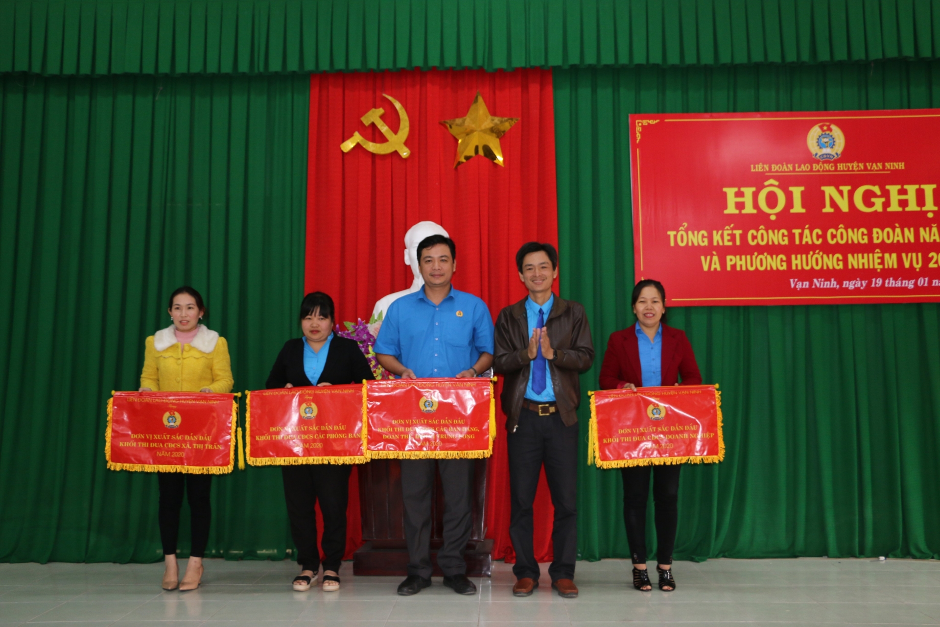 Vạn Ninh: Hoàn thành 1 công trình sản phẩm cấp huyện và 32 công trình cấp cơ sở Vạn Ninh: Hoàn thành 1 công trình sản phẩm cấp huyện và 32 công trình cấp cơ sở