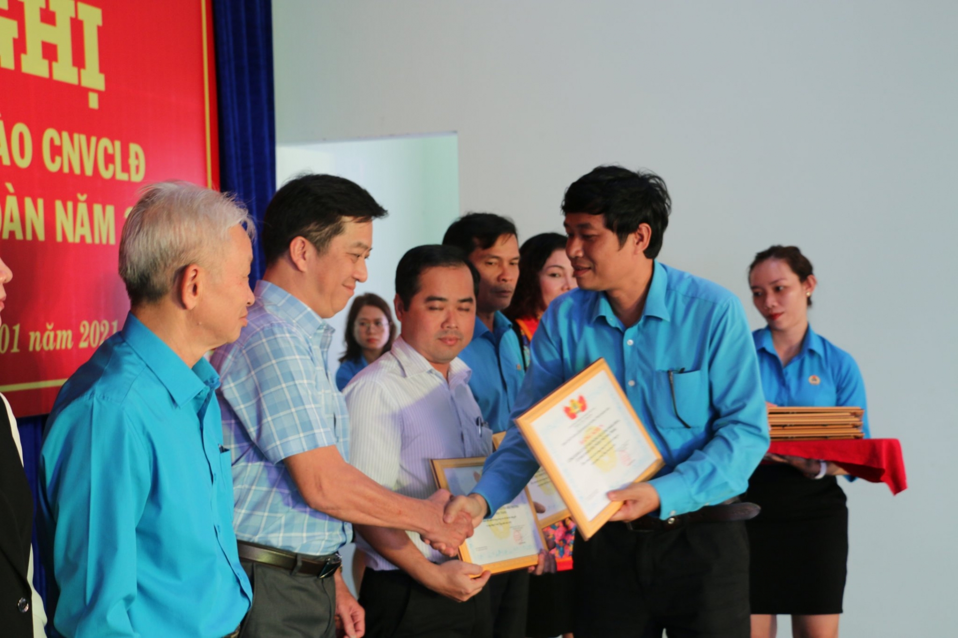 LĐLĐ TP. Nha Trang luôn đồng hành hỗ trợ người lao động khó khăn do dịch bệnh LĐLĐ TP. Nha Trang luôn đồng hành hỗ trợ người lao động khó khăn do dịch bệnh