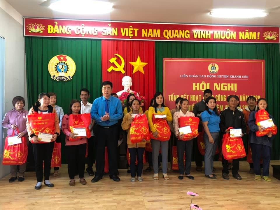 LĐLĐ Khánh Sơn, Khánh Hòa chăm lo cho đoàn viên, công nhân, viên chức lao động LĐLĐ Khánh Sơn, Khánh Hòa chăm lo cho đoàn viên, công nhân, viên chức lao động