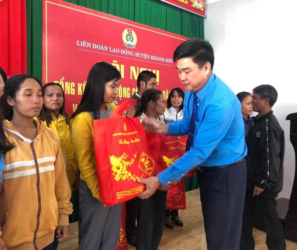 LĐLĐ Khánh Sơn, Khánh Hòa chăm lo cho đoàn viên, công nhân, viên chức lao động LĐLĐ Khánh Sơn, Khánh Hòa chăm lo cho đoàn viên, công nhân, viên chức lao động