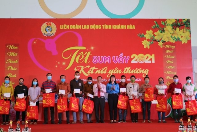 Tết Sum vầy đầm ấm yêu thương với công nhân người lao động Khánh Hòa Tết Sum vầy đầm ấm yêu thương với công nhân người lao động Khánh Hòa