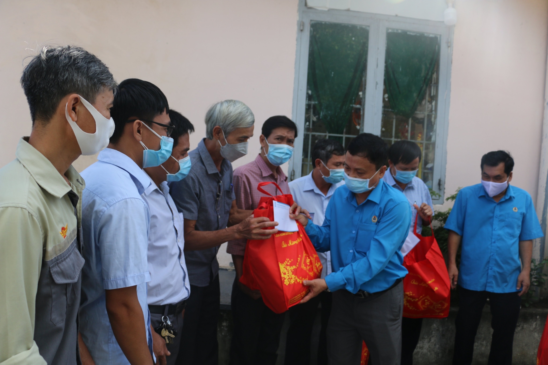 “Phần quà là động lực hy vọng cho năm mới”