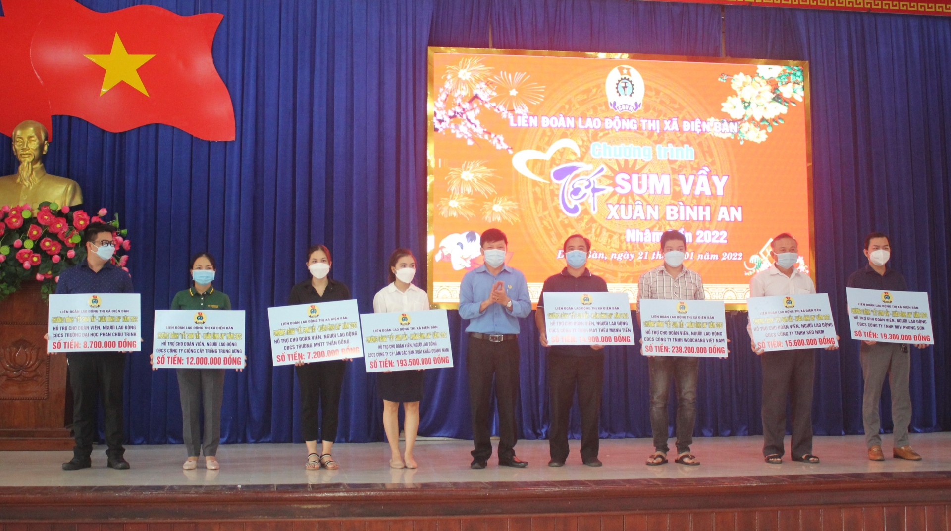 Những sẻ chia đầy yêu thương trong Tết sum vầy cho người lao động thị xã Điện Bàn Những sẻ chia đầy yêu thương trong Tết sum vầy cho người lao động thị xã Điện Bàn