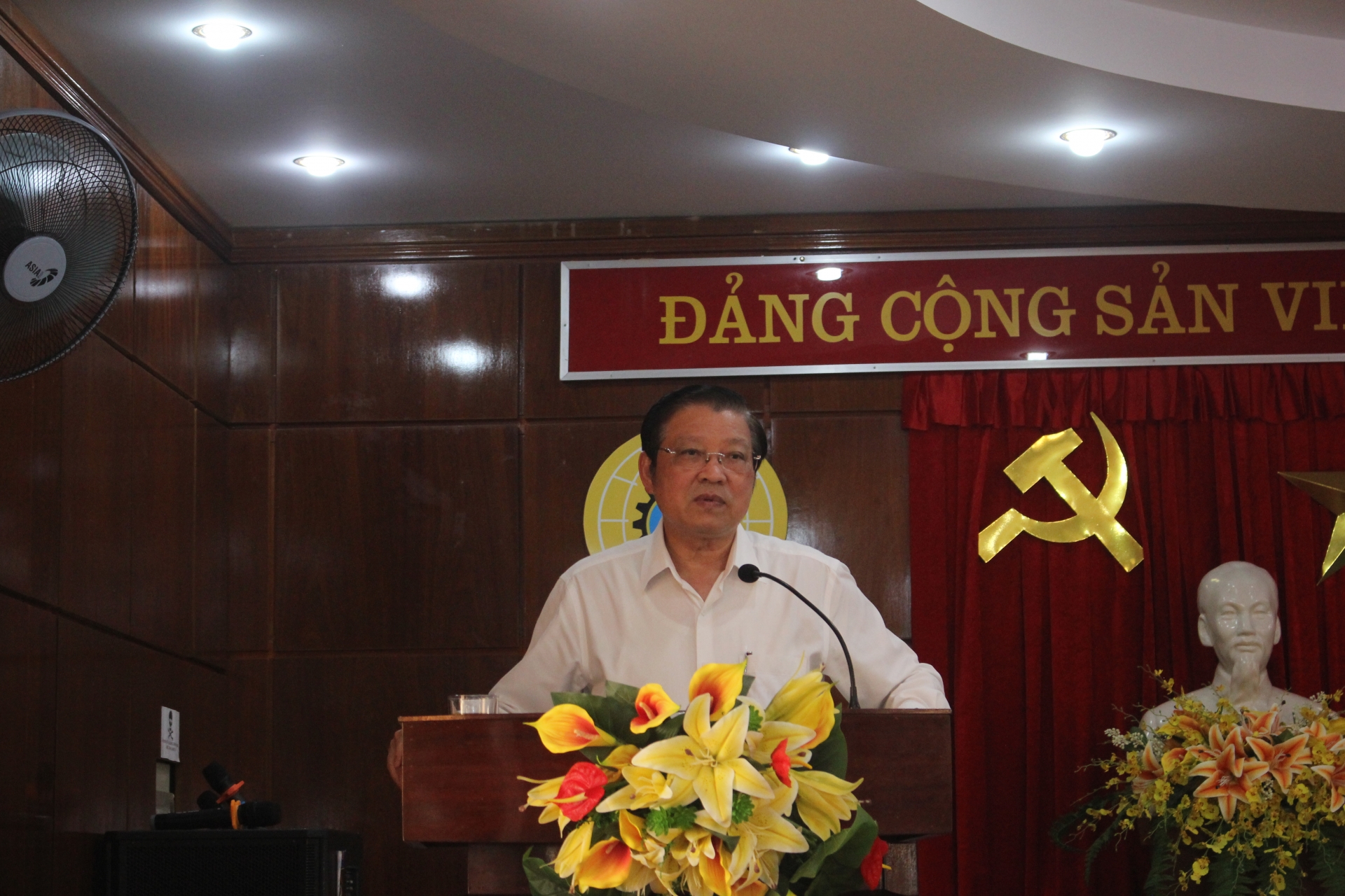 Trưởng Ban Nội chính Trung ương trao quà Tết cho công nhân lao động Quảng Nam Trưởng Ban Nội chính Trung ương trao quà Tết cho công nhân lao động Quảng Nam