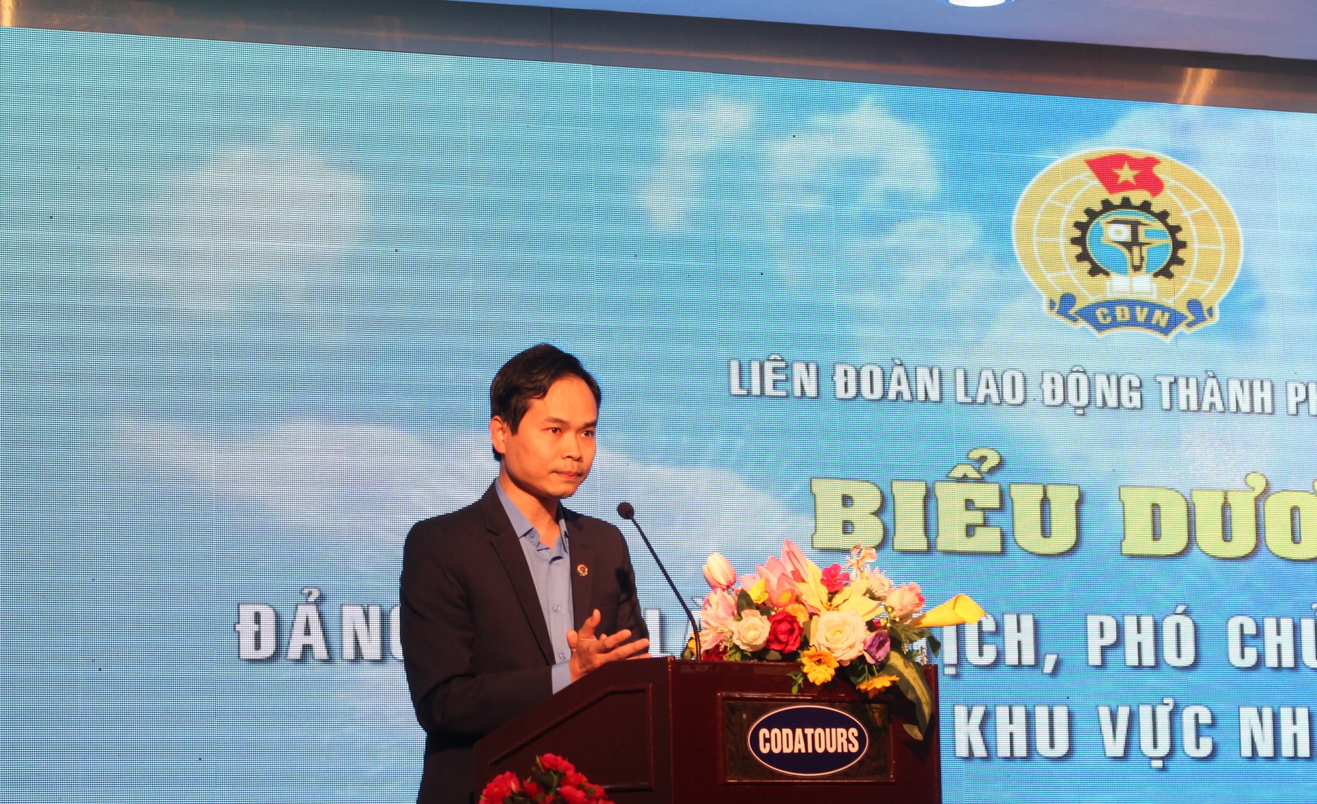 Tuyên dương 43 Chủ tịch, Phó Chủ tịch Công đoàn cơ sở là đảng viên tiêu biểu tuyen duong 43 chu tich pho chu tich cong doan co so la dang vien tieu bieu