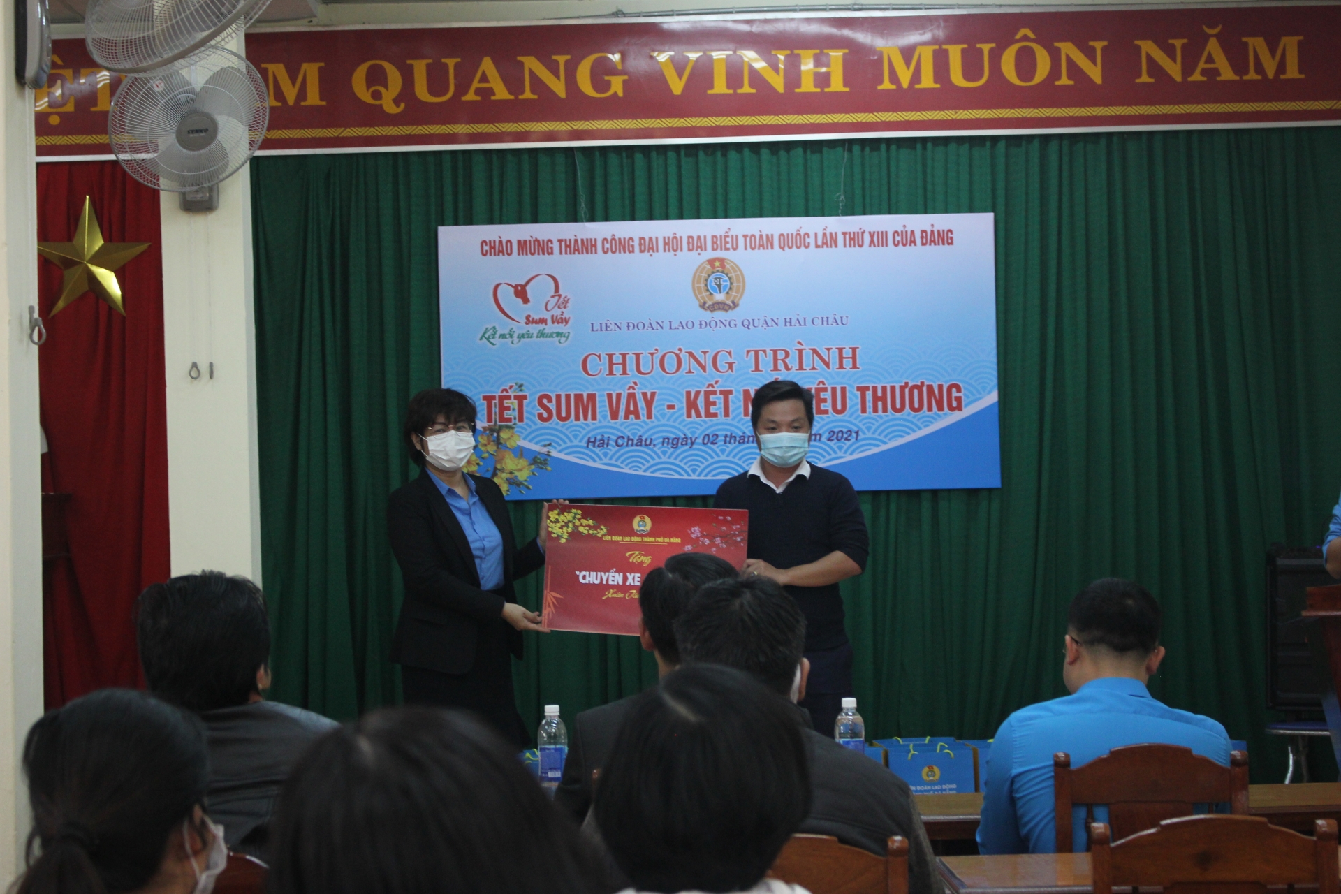 300 suất quà hỗ trợ đoàn viên, người lao động Hải Châu, Đà Nẵng đón Tết