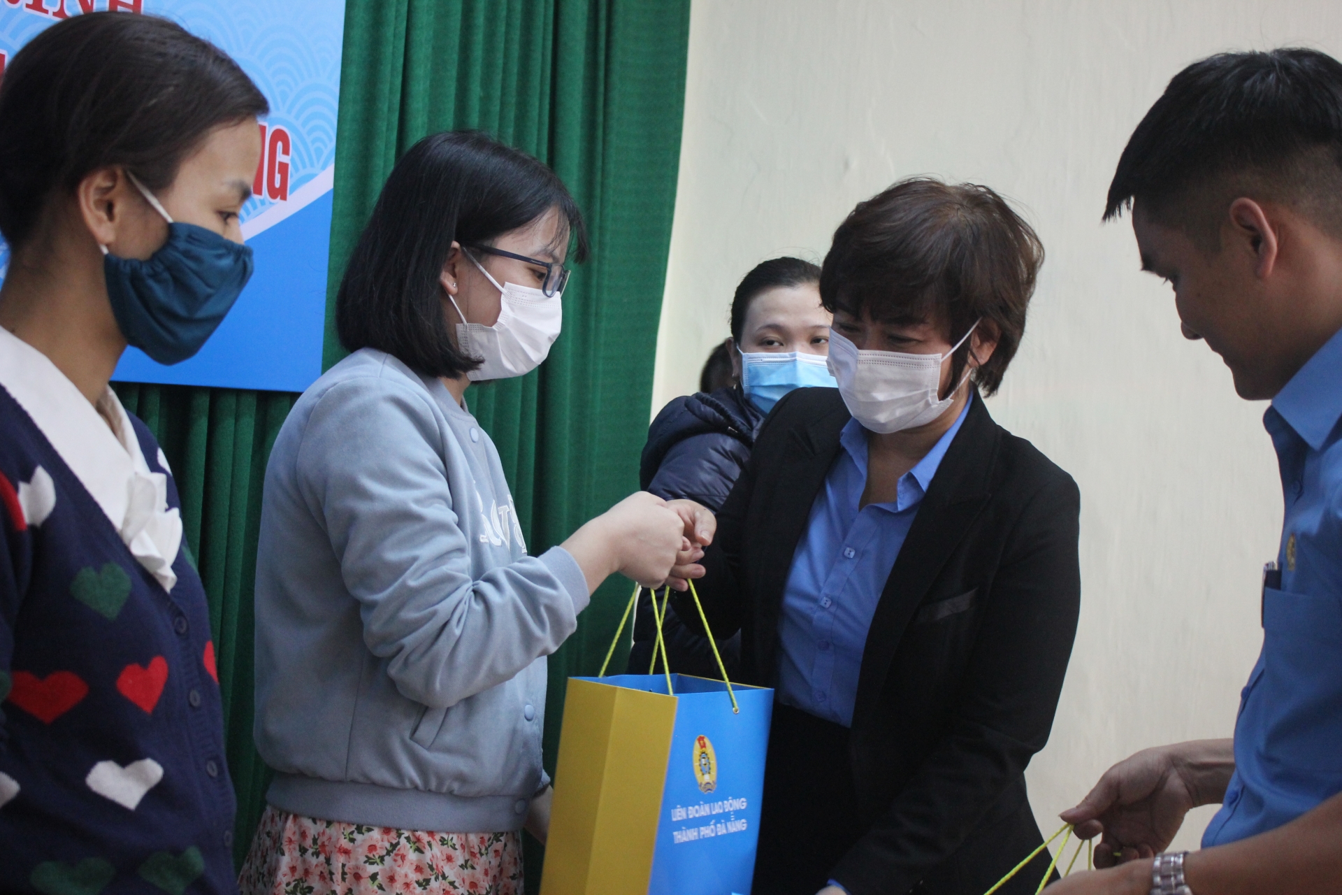 300 suất quà hỗ trợ đoàn viên, người lao động Hải Châu, Đà Nẵng đón Tết 300 suất quà hỗ trợ đoàn viên, người lao động Hải Châu, Đà Nẵng đón Tết