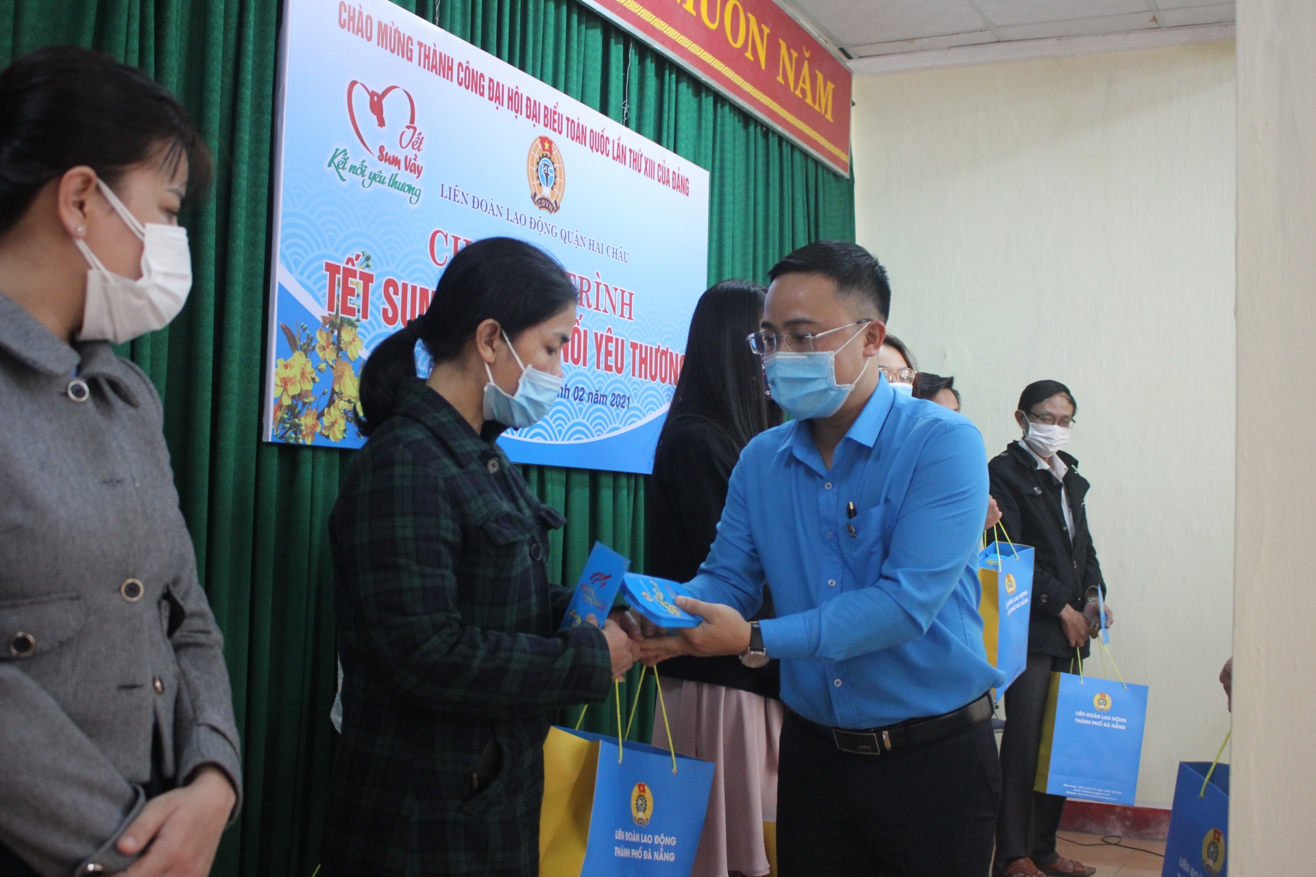 300 suất quà hỗ trợ đoàn viên, người lao động Hải Châu, Đà Nẵng đón Tết 300 suất quà hỗ trợ đoàn viên, người lao động Hải Châu, Đà Nẵng đón Tết