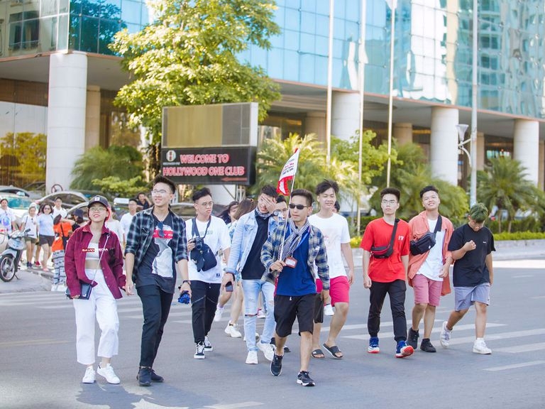 "Mình không thể chờ việc bên khách sạn như thế này mãi được nữa"