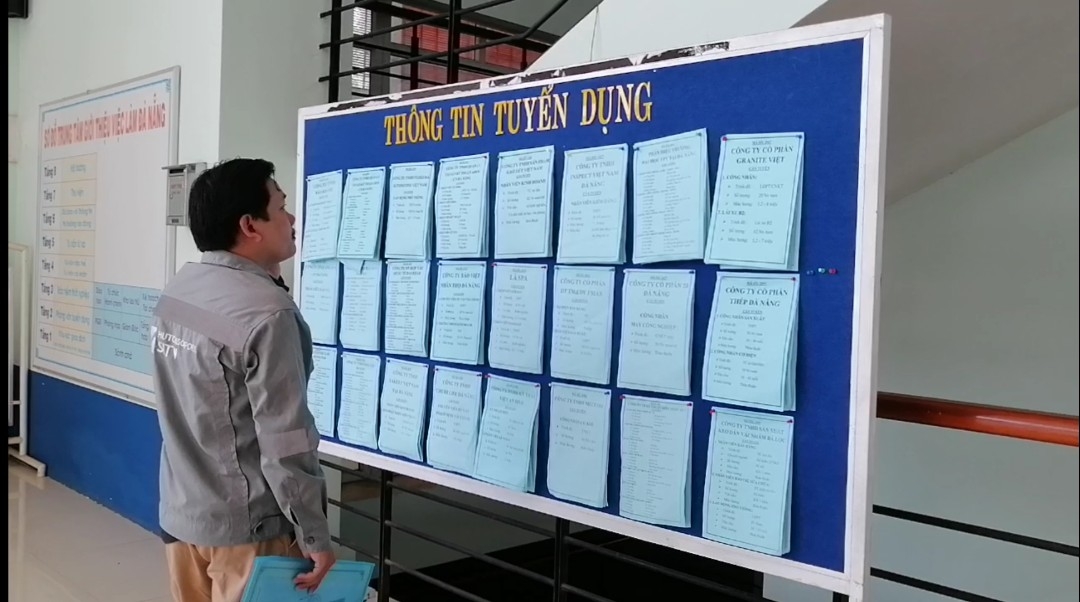 "Mình không thể chờ việc bên khách sạn như thế này mãi được nữa"