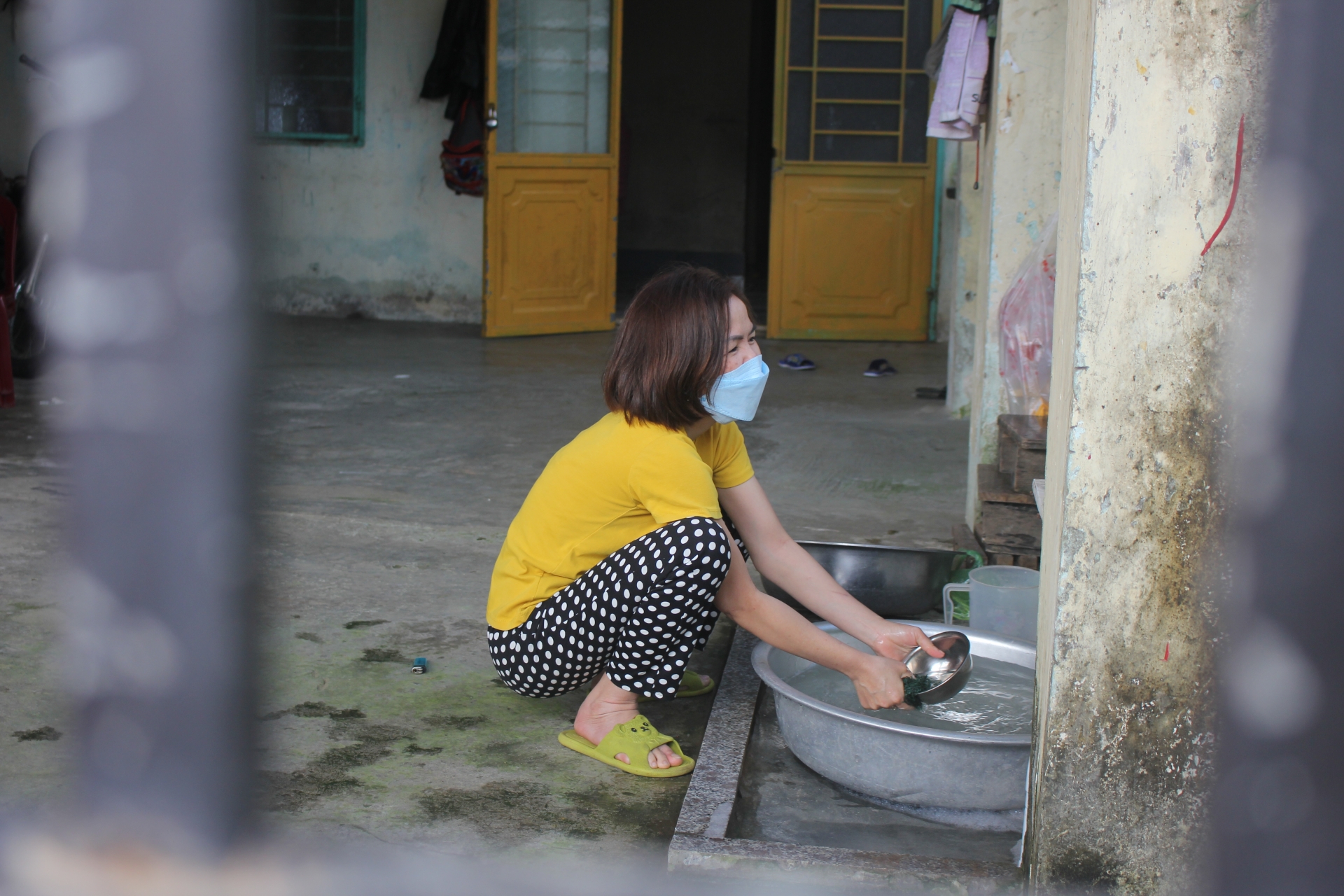 Nỗi lòng của công nhân F0 đón Tết xa quê