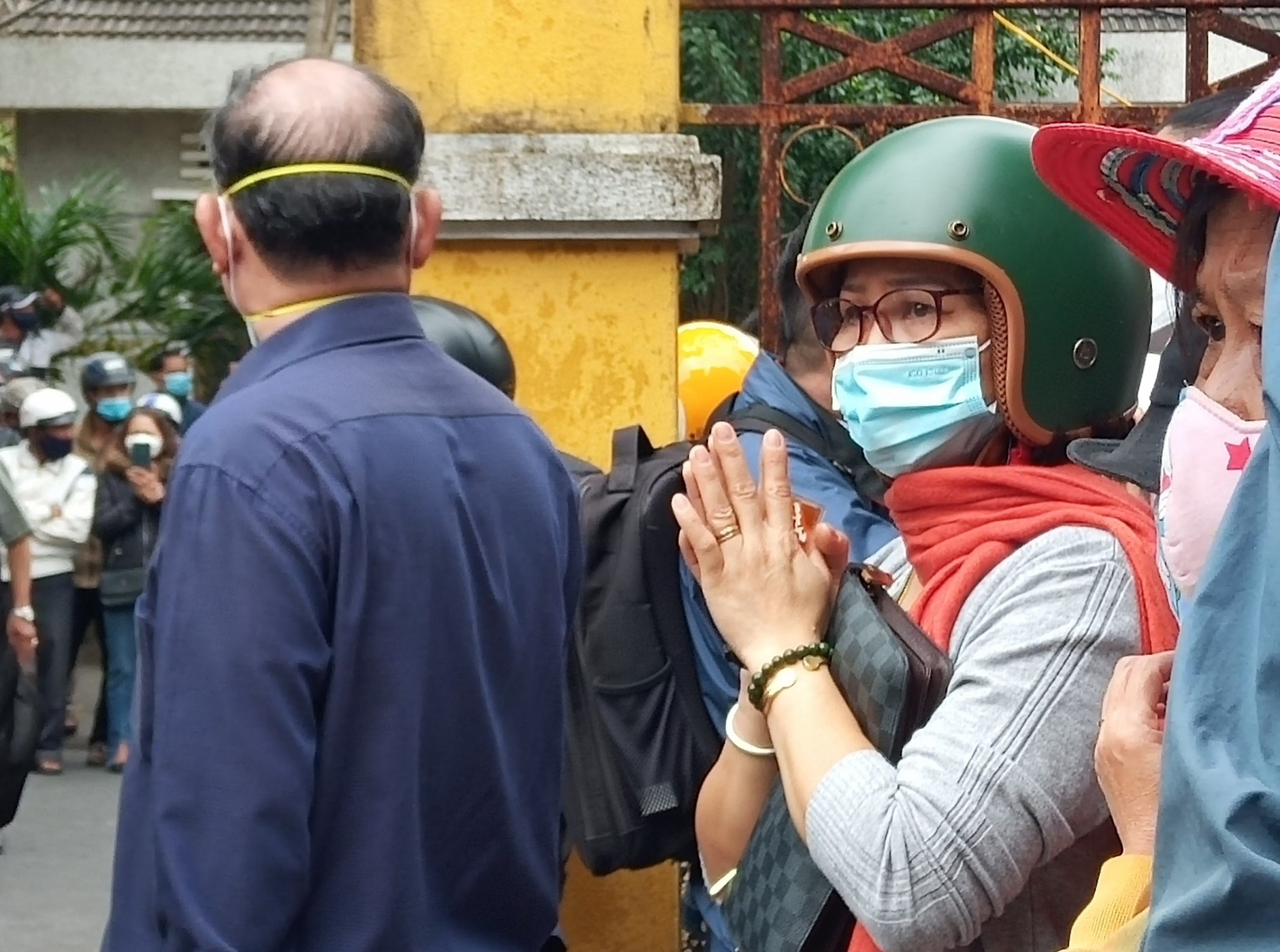 Người Hội An sẻ chia với gia đình các nạn nhân vụ lật ca-nô Người Hội An sẻ chia với gia đình các nạn nhân vụ lật ca-nô