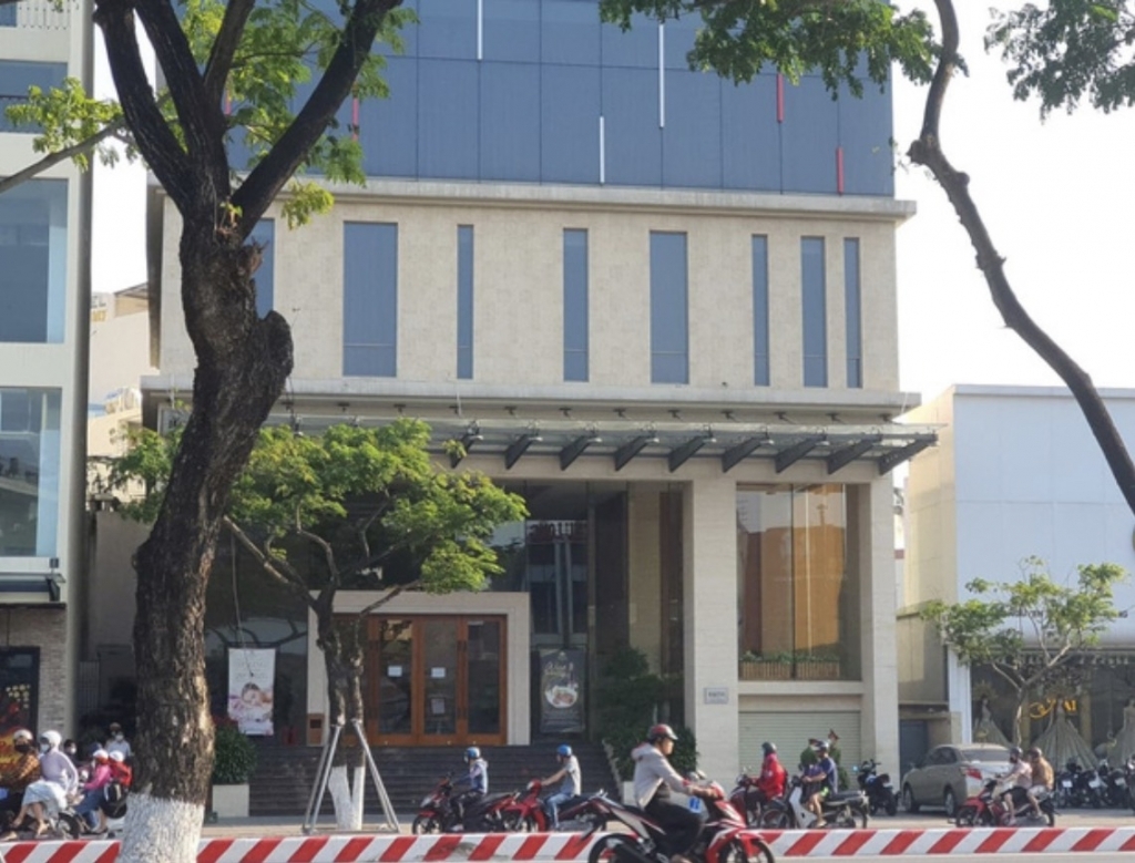 Đà Nẵng bổ sung địa điểm di chuyển của 2 du khách Anh nhiễm Covid-19 trước khi cách ly