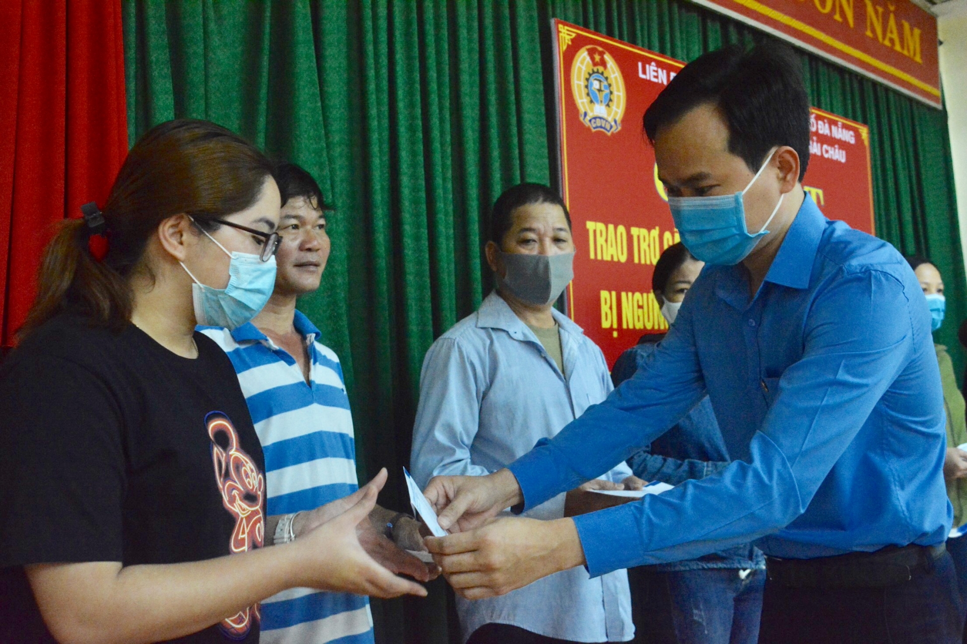 LĐLĐ Đà Nẵng chia sẻ với người lao động mất việc do dịch Covid-19 ldld da nang chia se voi nguoi lao dong mat viec do dich covid 19