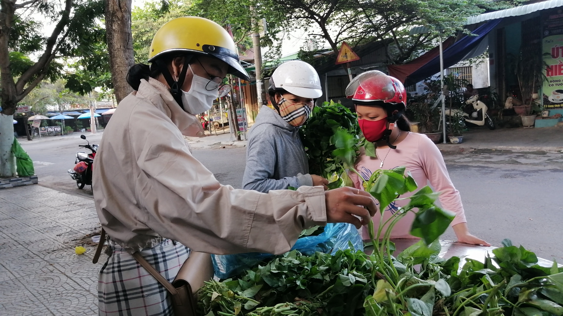Với mức lương hiện nay, công nhân khó tiếp cận và sở hữu nhà Với mức lương hiện nay, công nhân khó tiếp cận và sở hữu nhà
