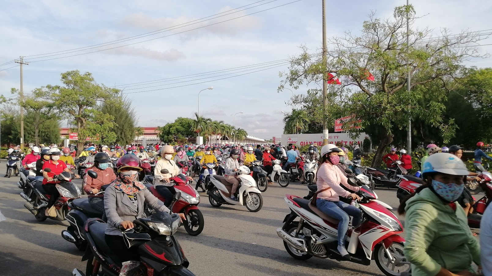 Tăng tiền lương tối thiểu vùng: Niềm vui xen lẫn băn khoăn