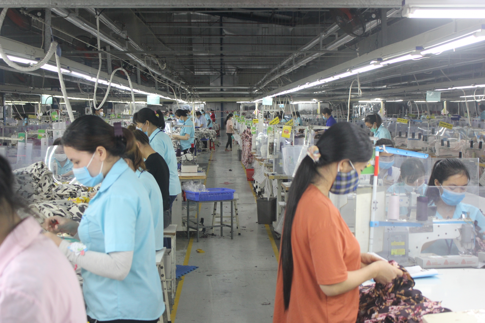 Tăng giờ làm thêm, công nhân lao động vừa mừng vừa lo