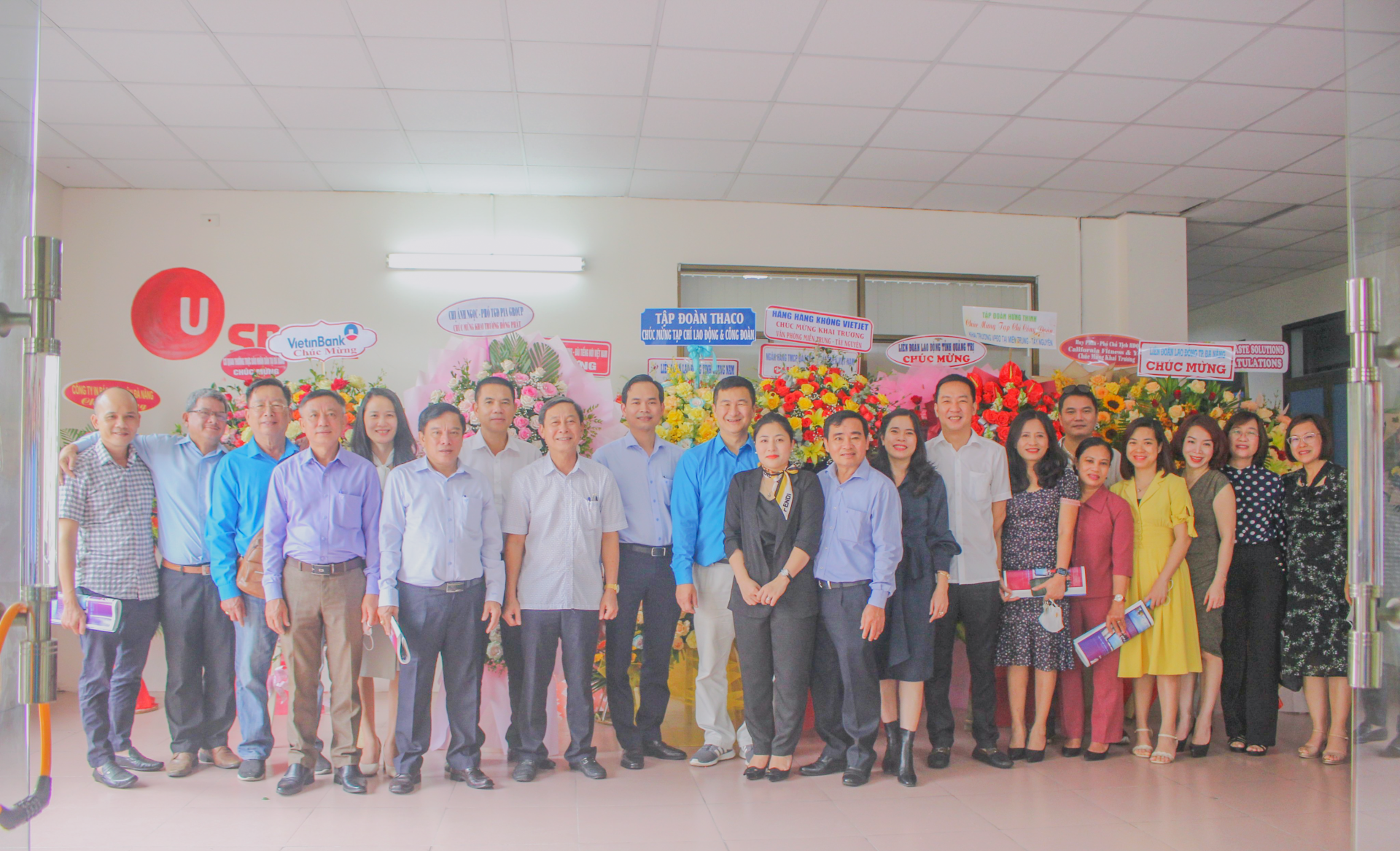 Văn phòng Tạp chí Lao động và Công đoàn bừng tùng chuyển về trụ sở mới Văn phòng Tạp chí Lao động và Công đoàn bừng tùng chuyển về trụ sở mới