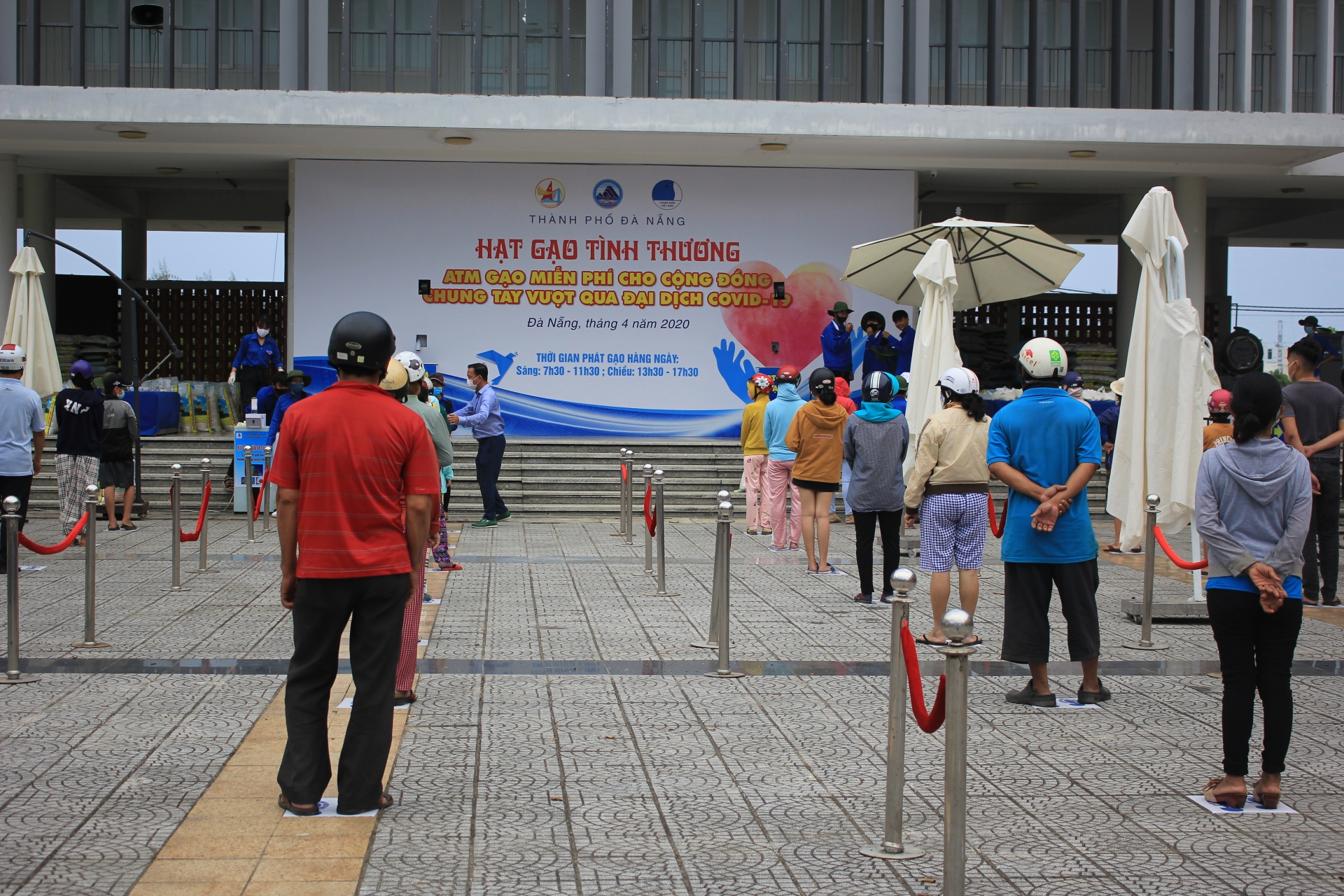 "ATM gạo" Đà Nẵng tuôn trào với tất cả những người khó khăn vì dịch atm gao da nang tuon trao voi tat ca nhung nguoi kho khan vi dich