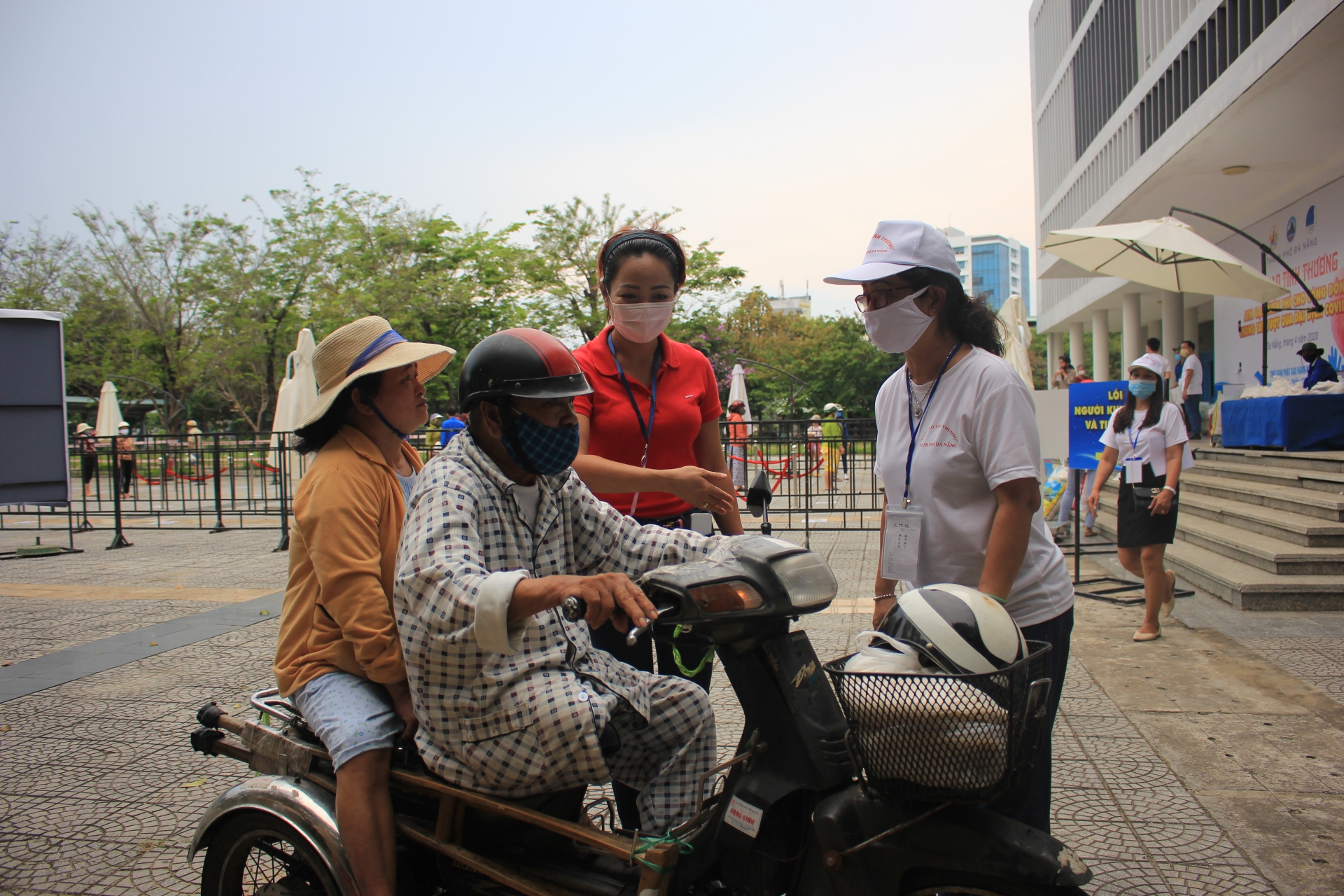 "ATM gạo" Đà Nẵng tuôn trào với tất cả những người khó khăn vì dịch atm gao da nang tuon trao voi tat ca nhung nguoi kho khan vi dich