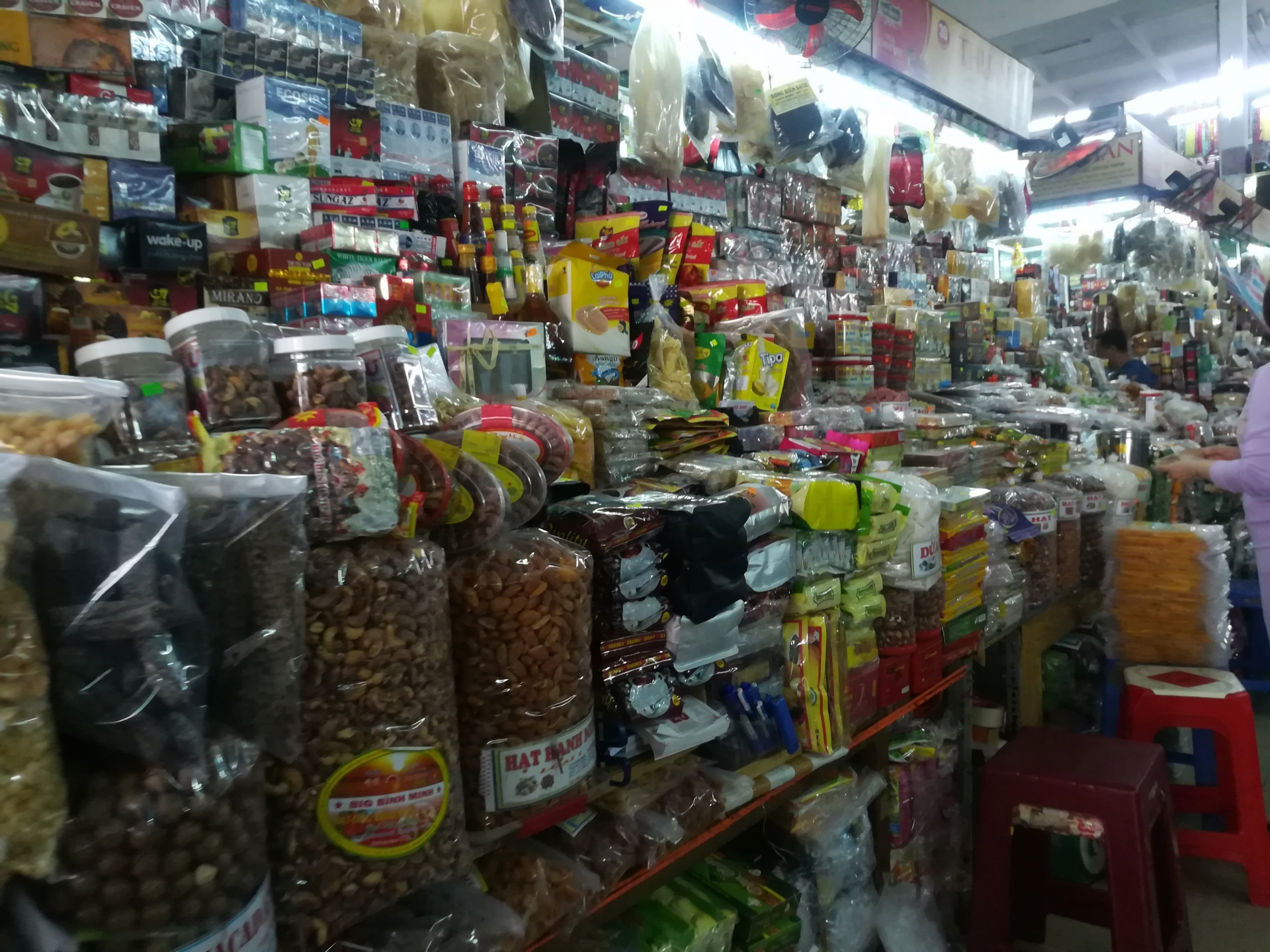 Đà Nẵng hết giãn cách xã hội, quầy áo quần, hàng hóa trong chợ mở cửa trở lại da nang het gian cach xa hoi quay ao quan hang hoa trong cho mo cua tro lai