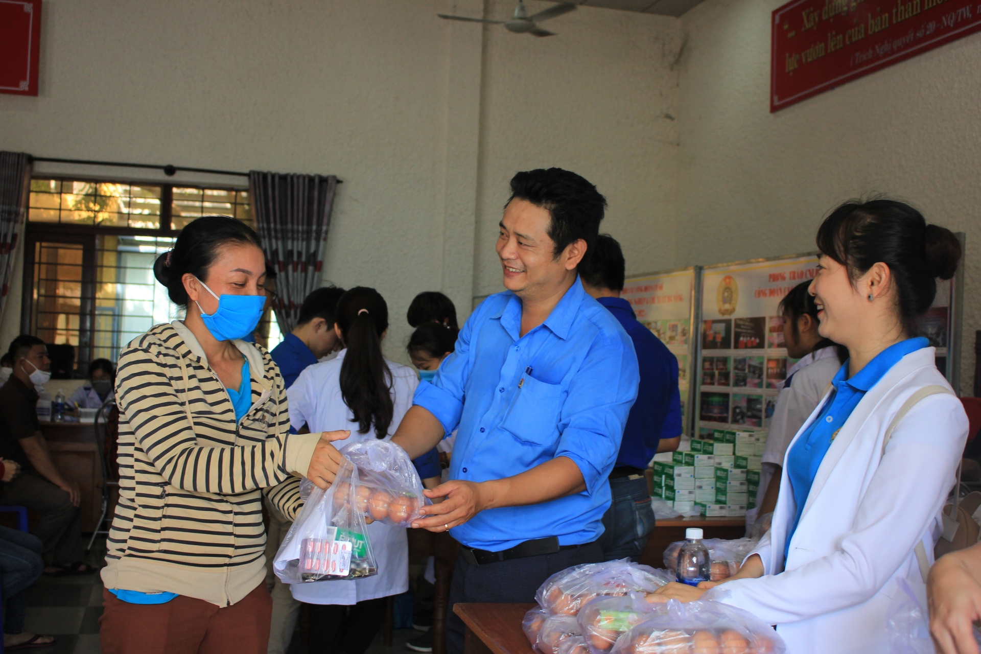 cong nhan chung toi cam on cac cap cong doan va cac y bac si nhieu lam