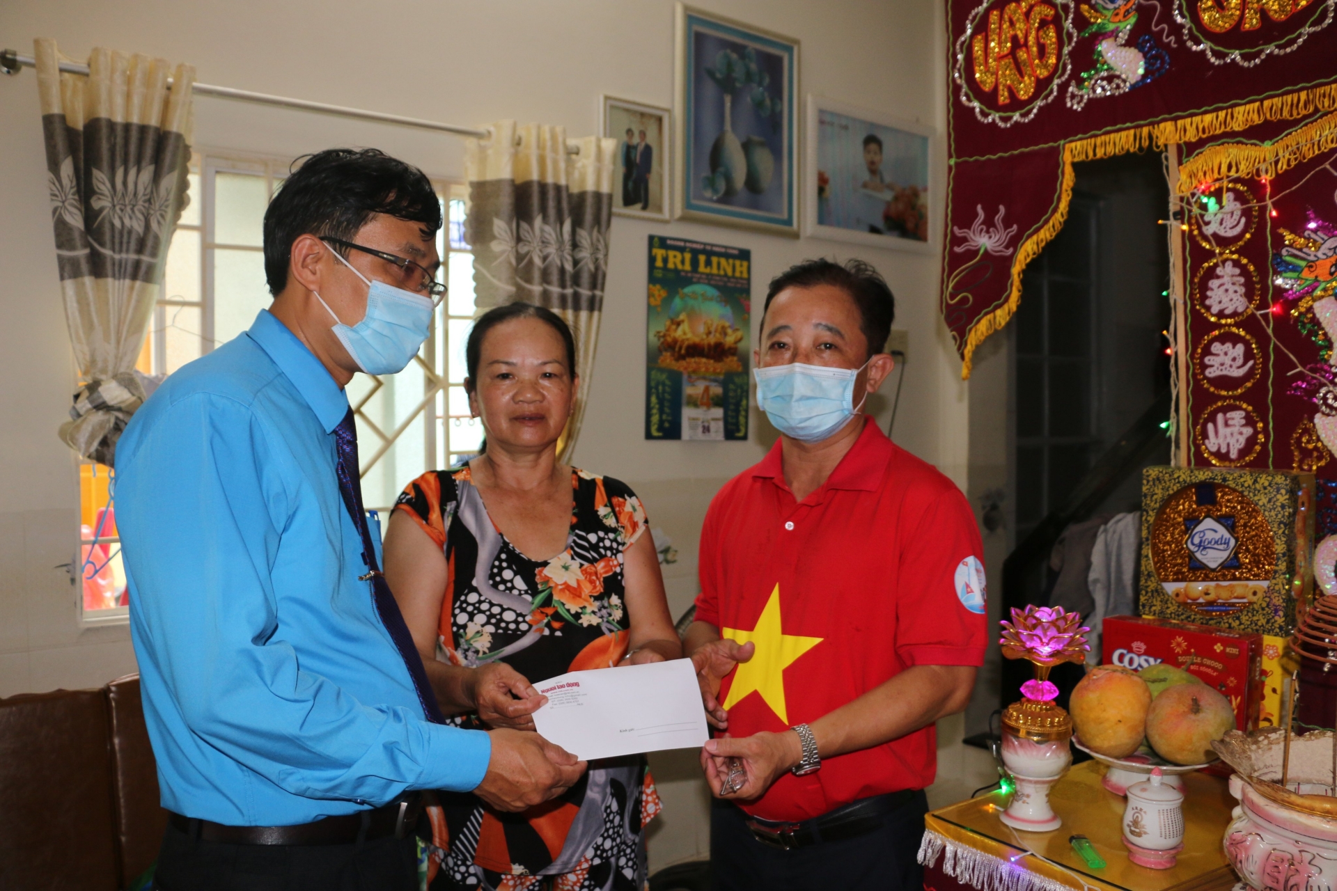 9.000 lá cờ Tổ quốc được trao tặng cho ngư dân tỉnh Khánh Hòa 9.000 lá cờ Tổ quốc được trao tặng cho ngư dân tỉnh Khánh Hòa