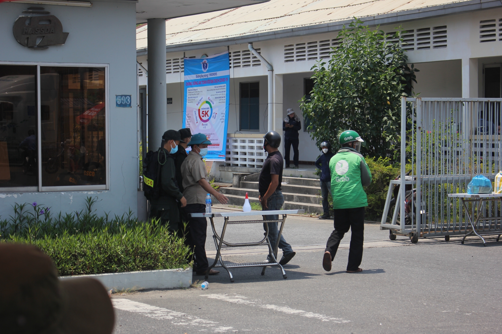 Công nhân KCN An Đồn lạc quan tin tưởng vào công tác phòng chống dịch Công nhân KCN An Đồn lạc quan tin tưởng vào công tác phòng chống dịch