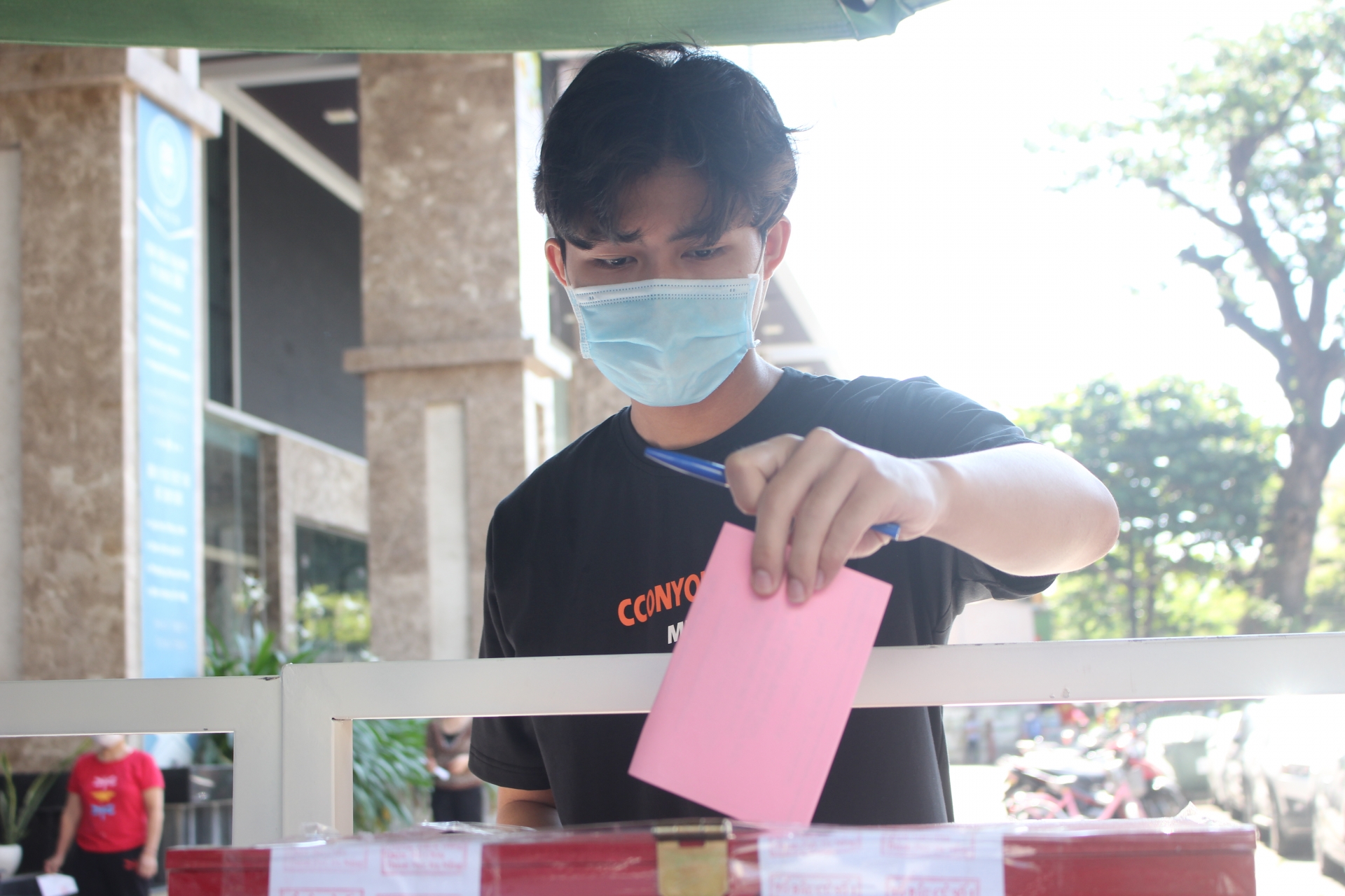 Cử tri khu cách ly gửi gắm nhiều hy vọng trong ngày bầu cử đặc biệt