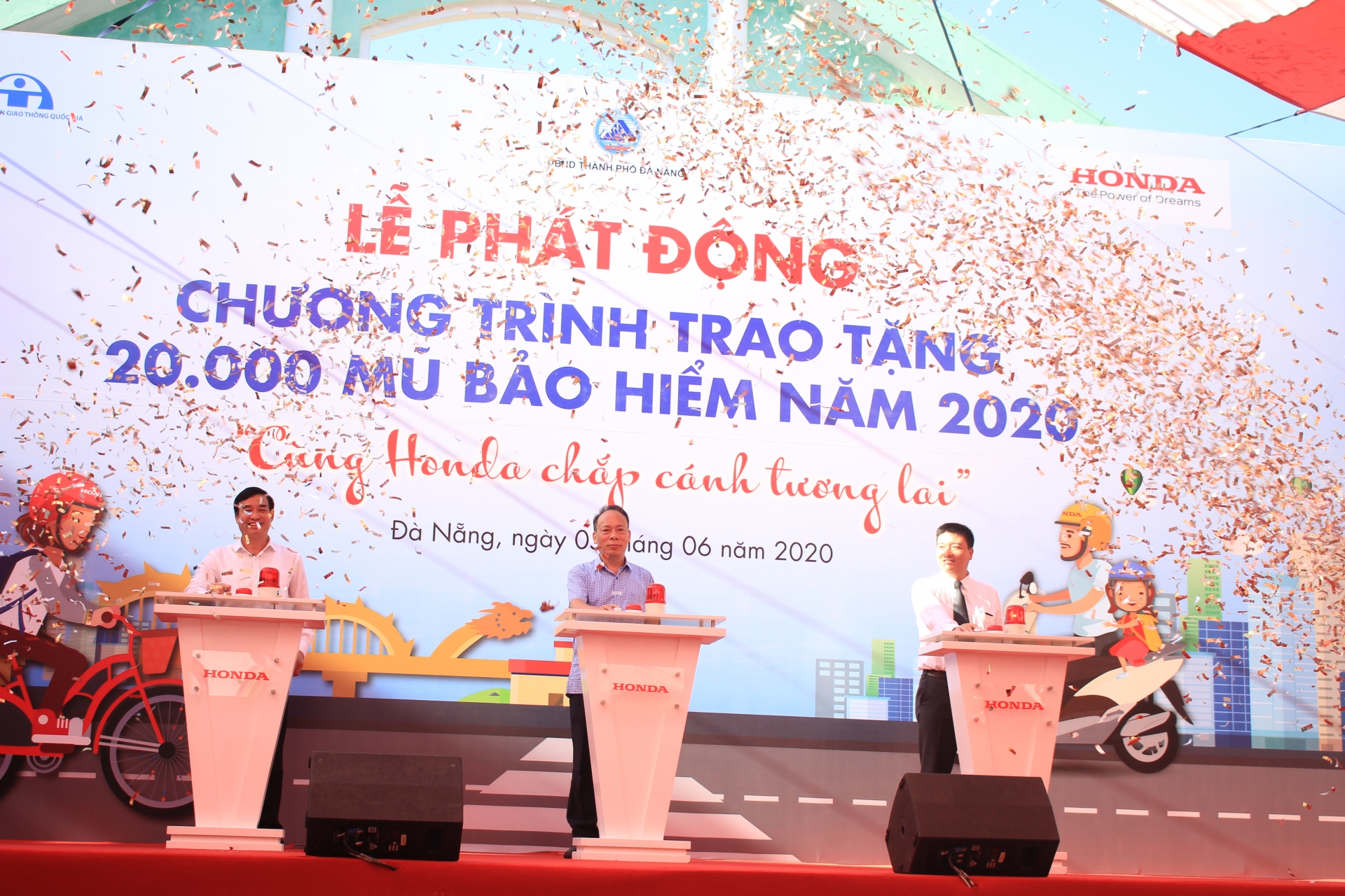 Đà Nẵng phát động chương trình trao tặng 20.000 mũ bảo hiểm chuong trinh trao tang 20000 mu bao hiem nam 2020 to chuc tai da nang